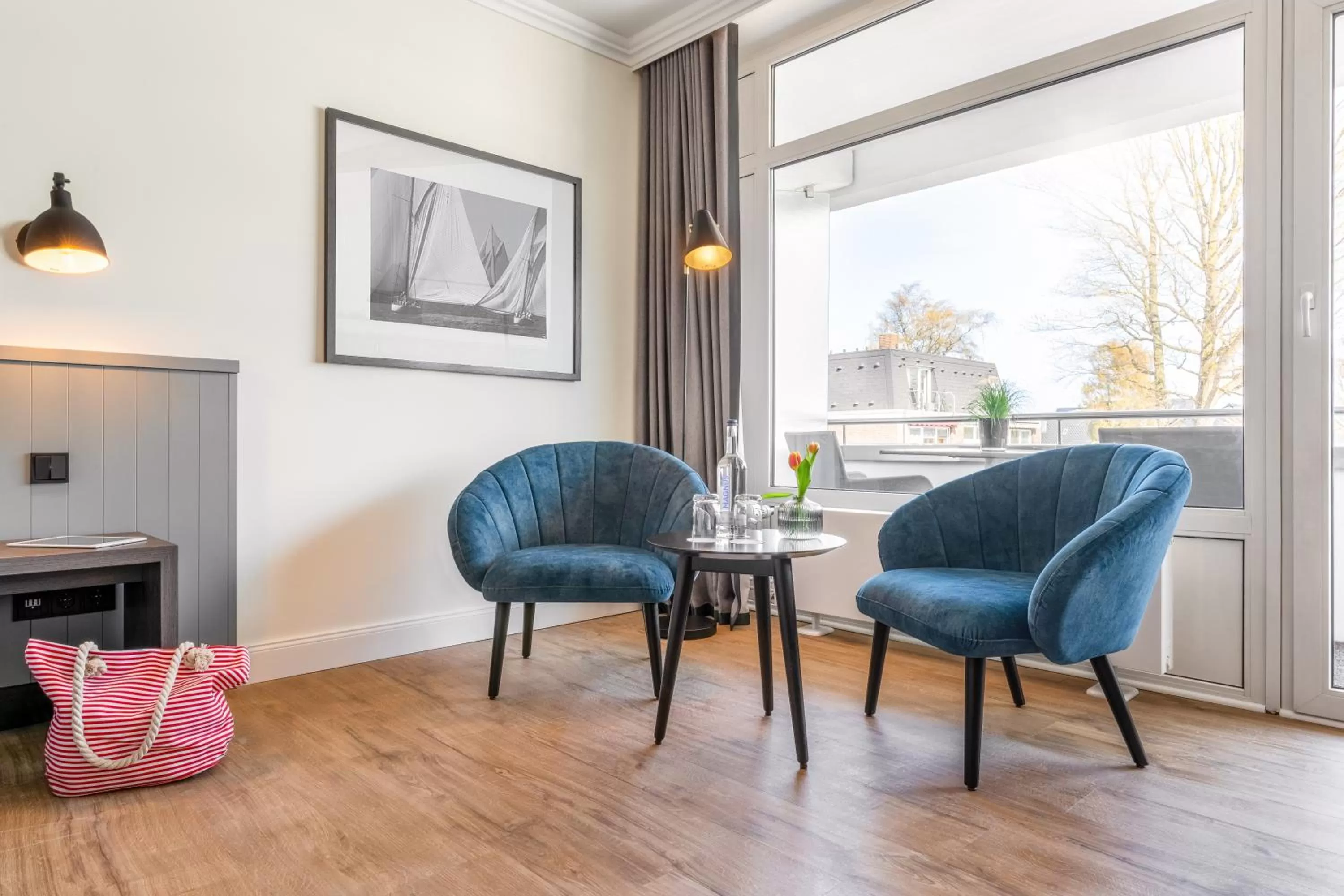 Seating area in Hotel Yachtclub