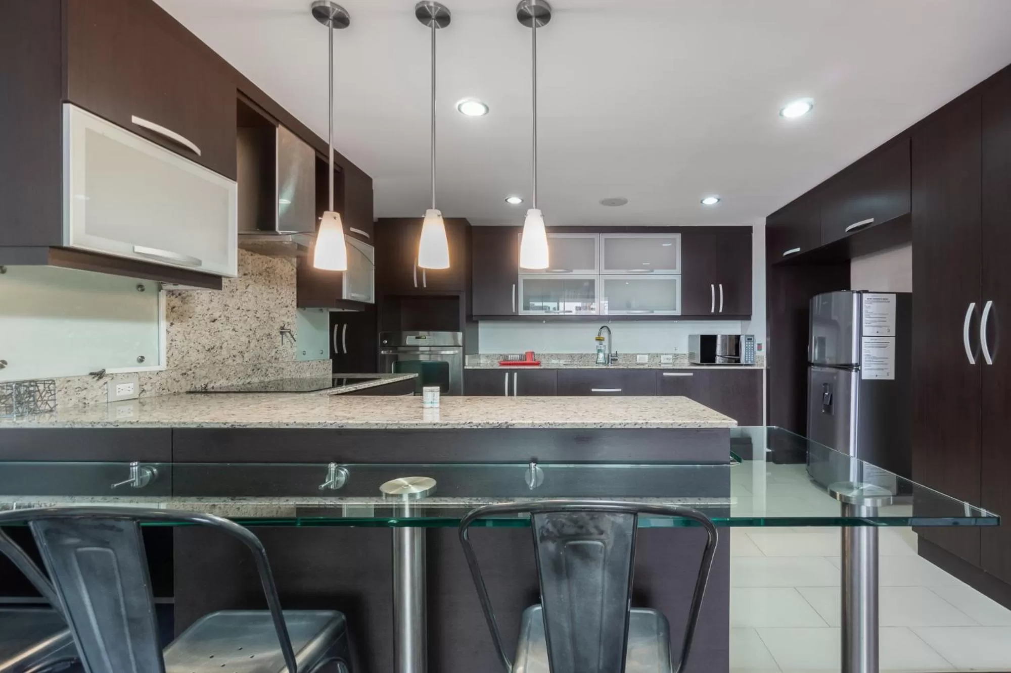 Kitchen or kitchenette in Apartamentos Poblado Alejandría by HOUSY HOST