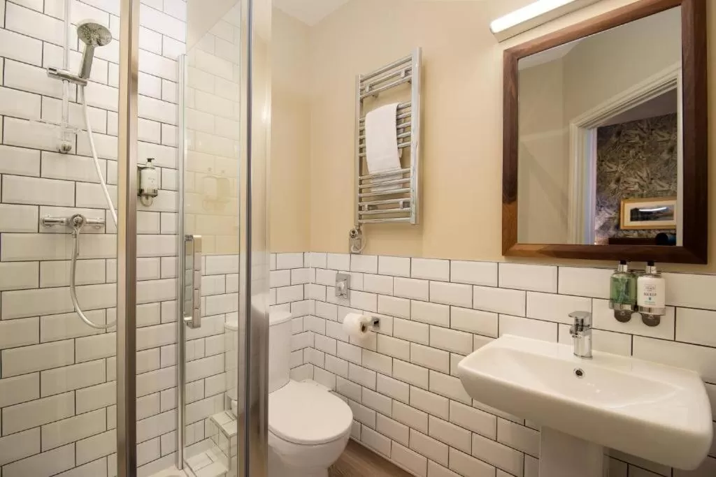 Double Room in Wateredge Inn- The Inn Collection Group