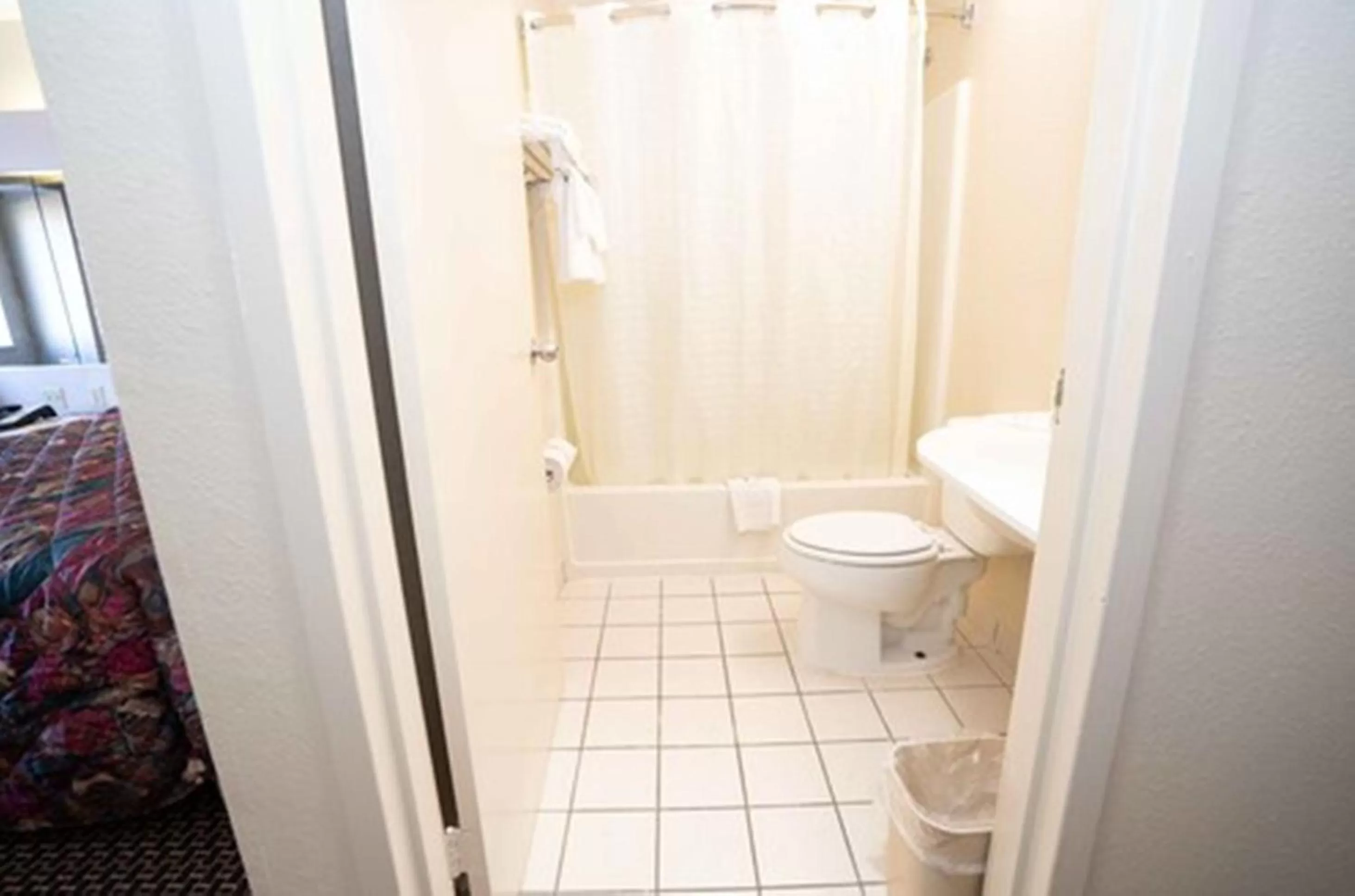 Bathroom in Regency Inn & Suites DFW