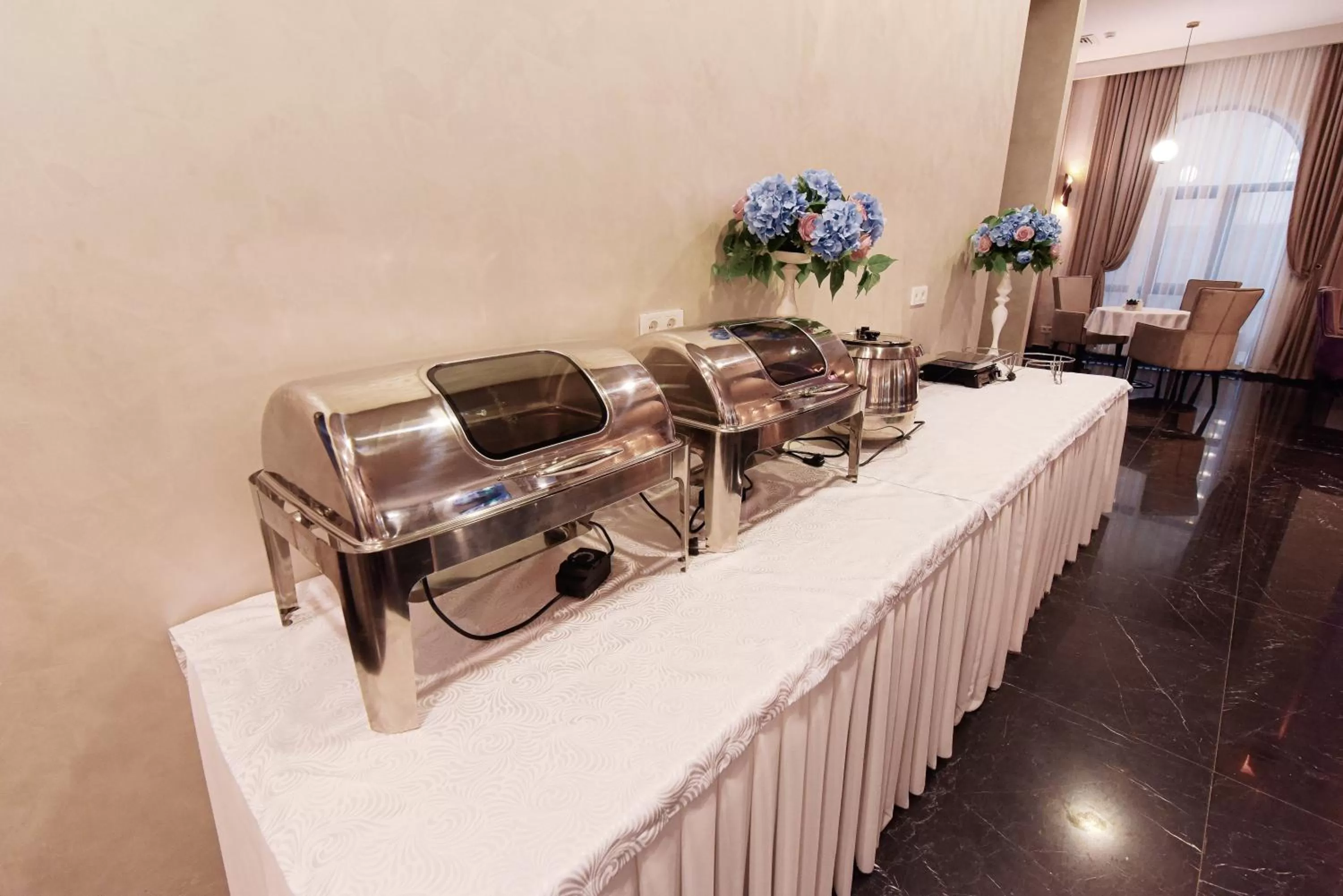 Kitchen/Kitchenette in East Palace Hotel