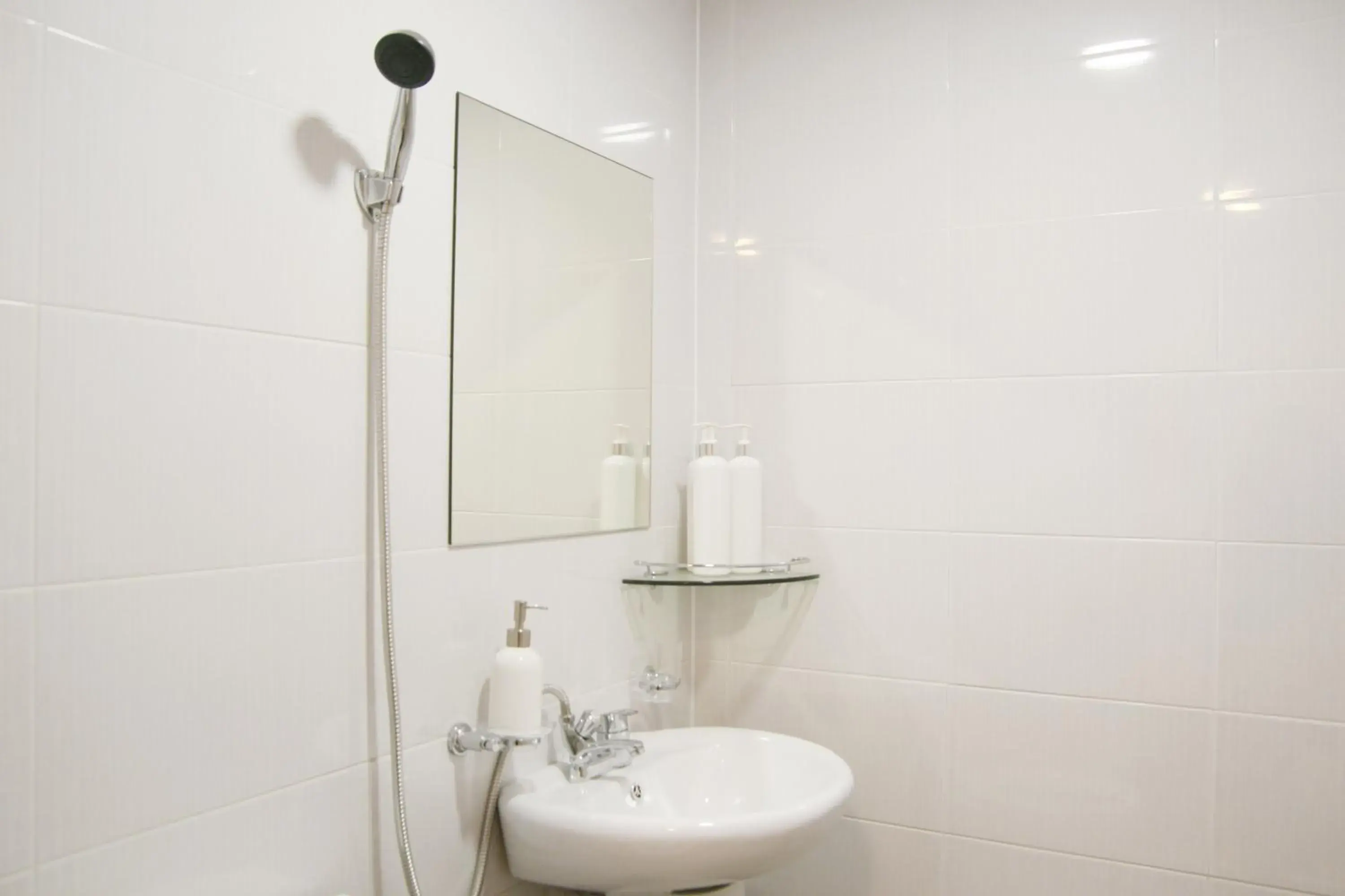 Budget Double Room with Private Bathroom in Seoul Dalbit Dongdaemun Guesthouse Budget Double Room with Private Bathroom in Seoul Dalbit Dongdaemun Guesthouse