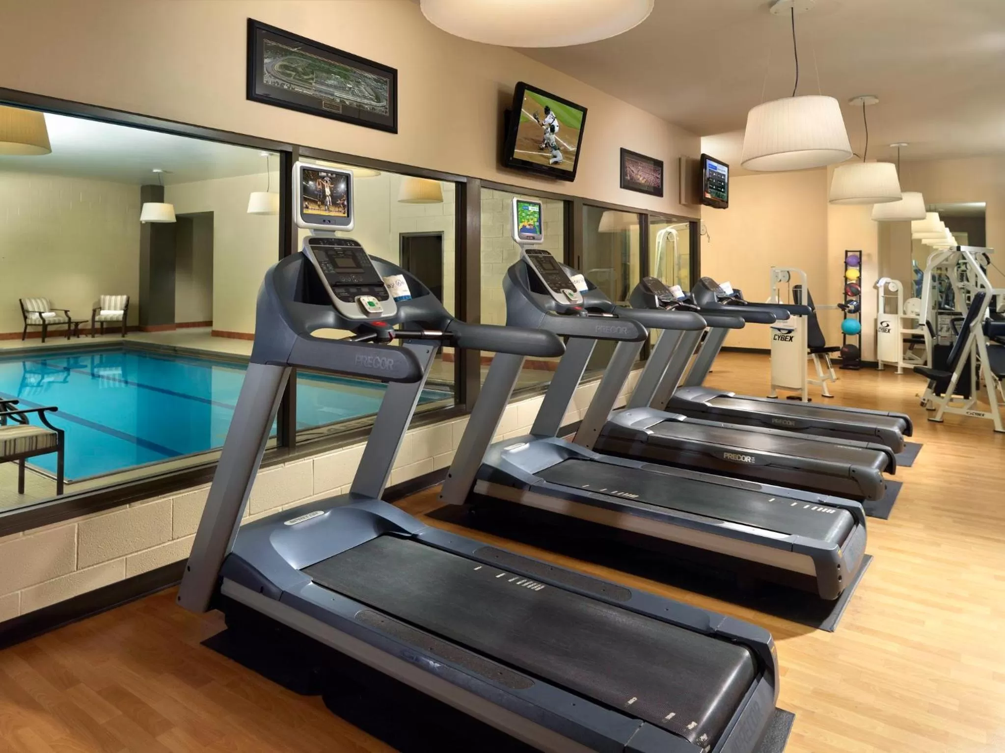 Fitness centre/facilities in Omni Severin Hotel