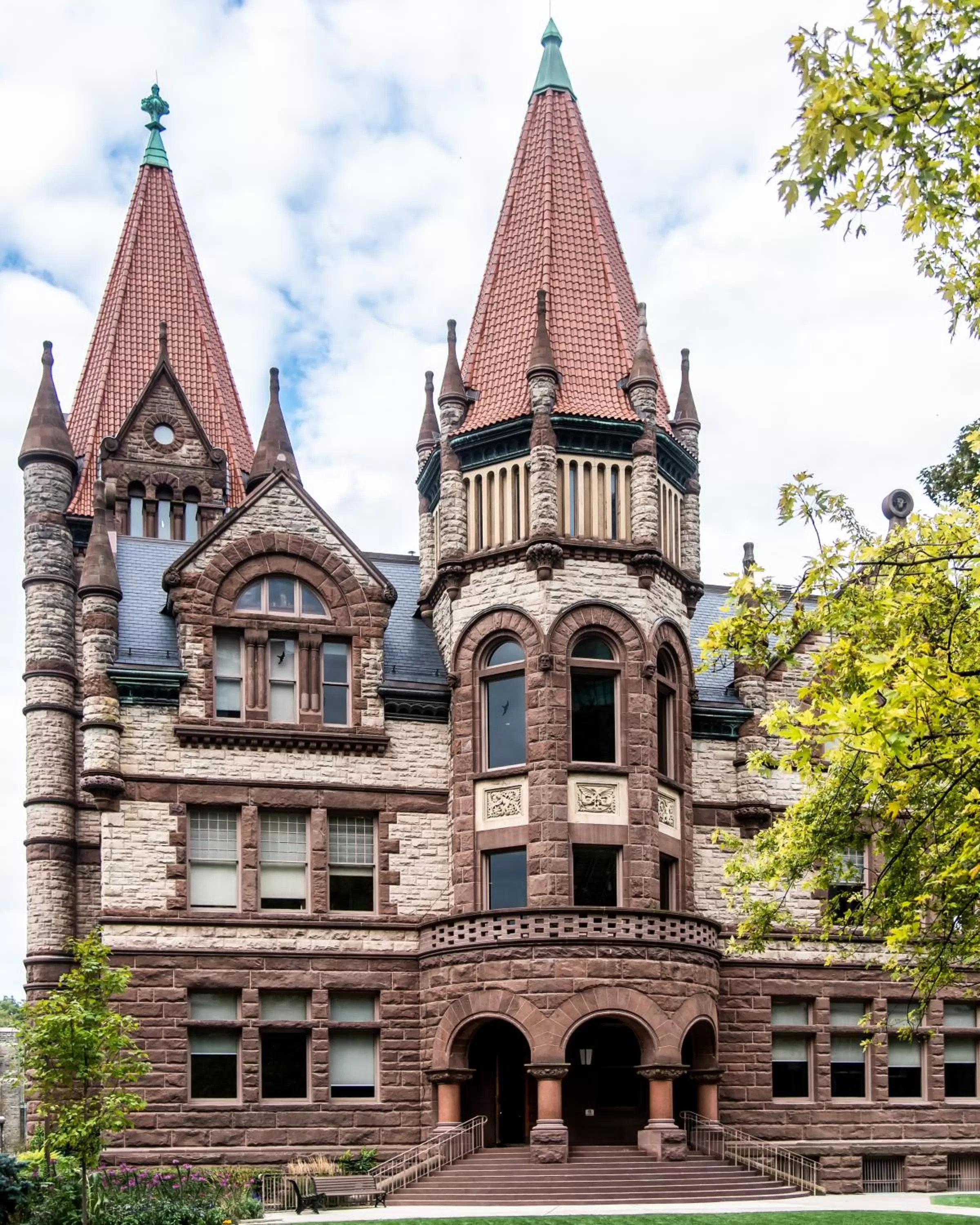 Neighbourhood in Kimpton Saint George Hotel by IHG