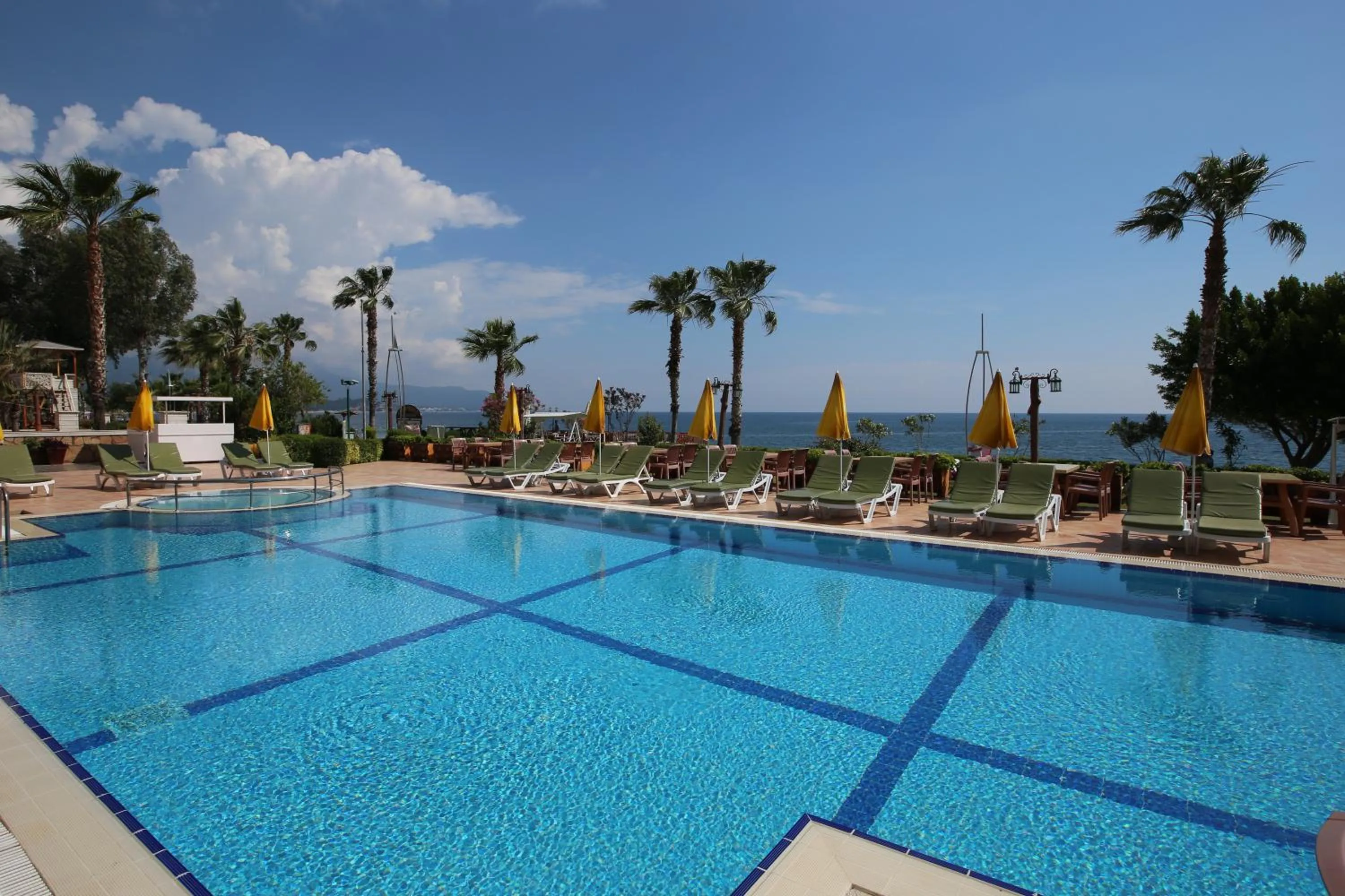 Swimming pool in Valeri Beach Hotel