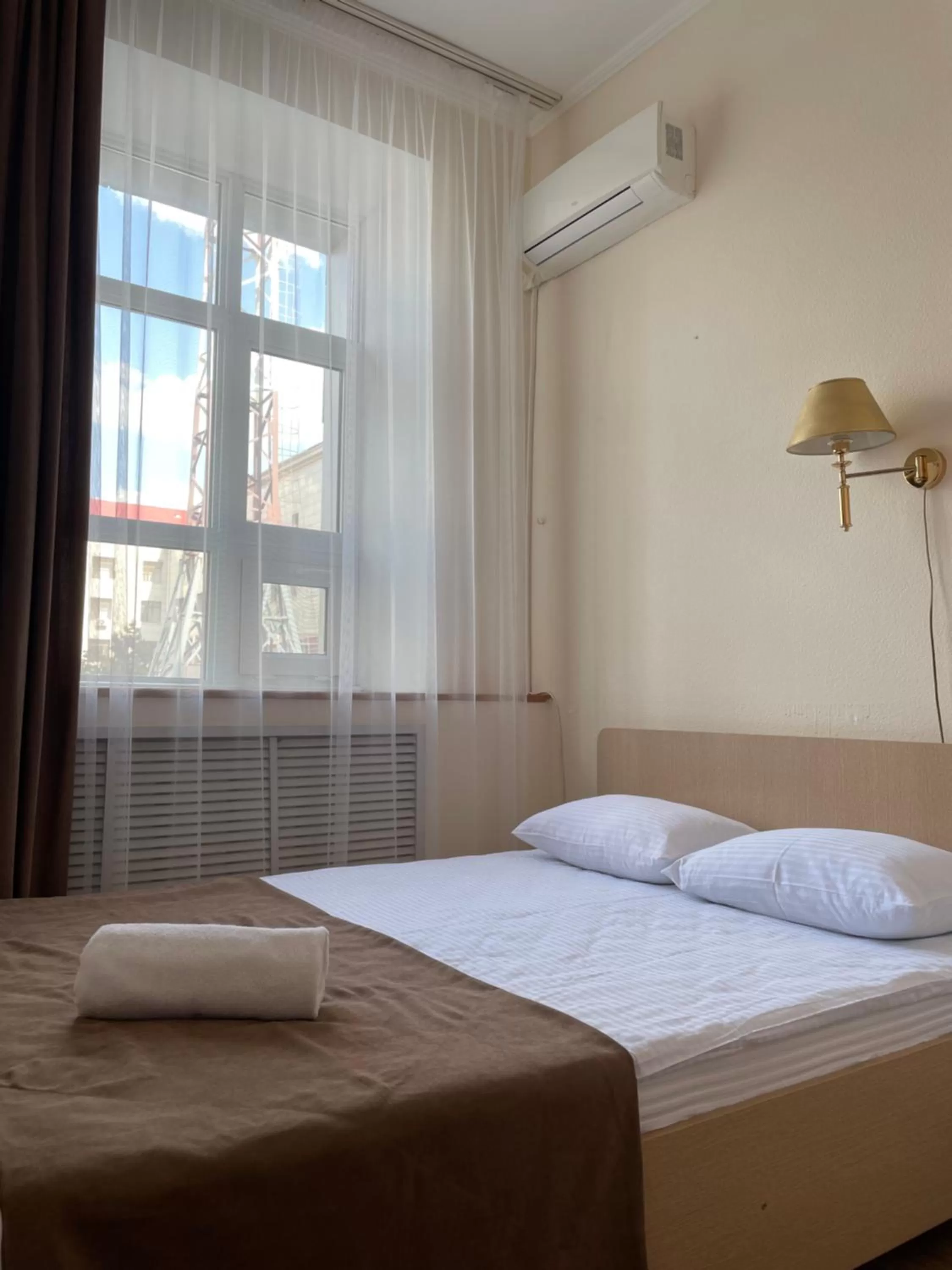 Photo of the whole room, Bed in Belon Land