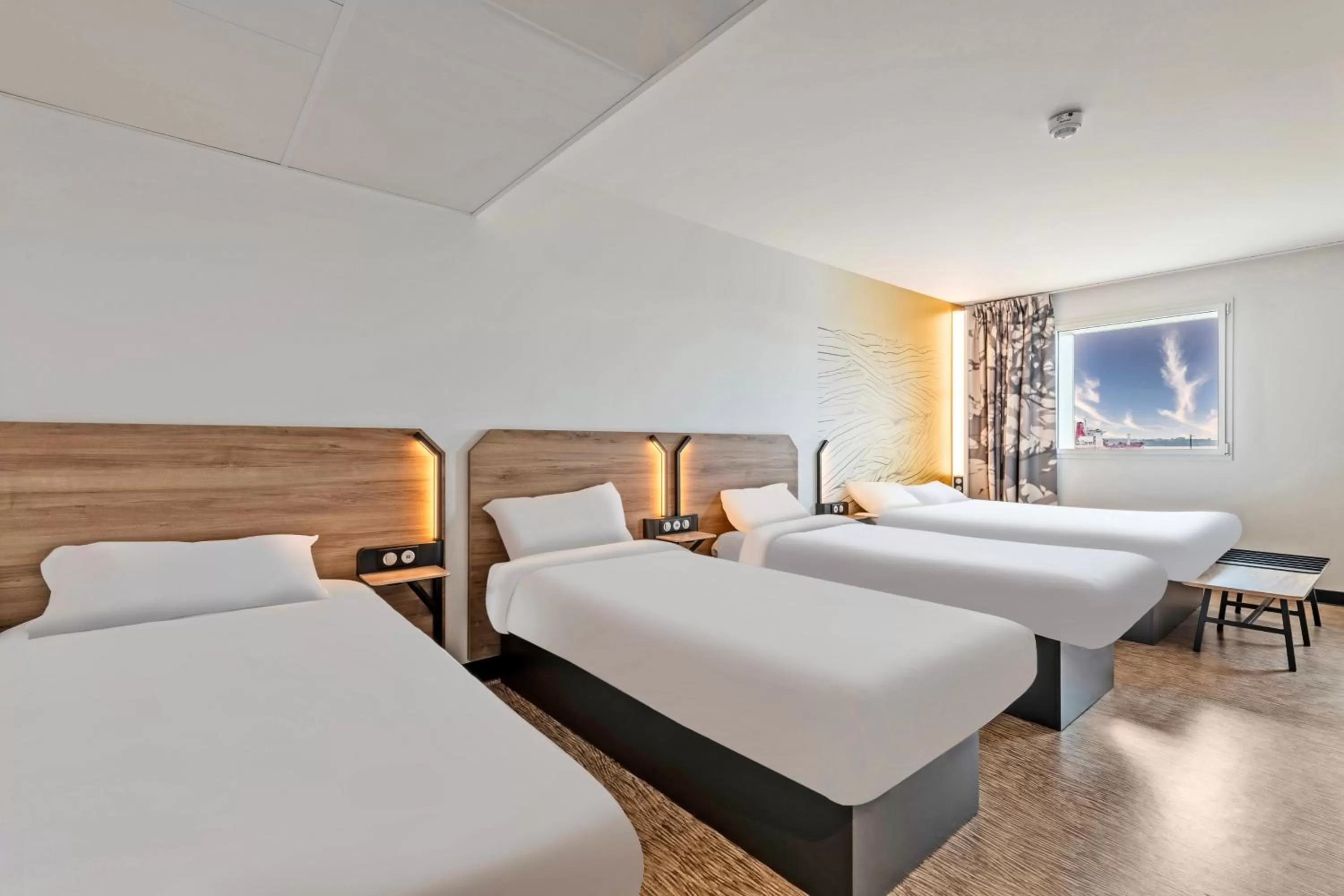 Photo of the whole room, Bed in B&B HOTEL Brest Centre Port de Commerce