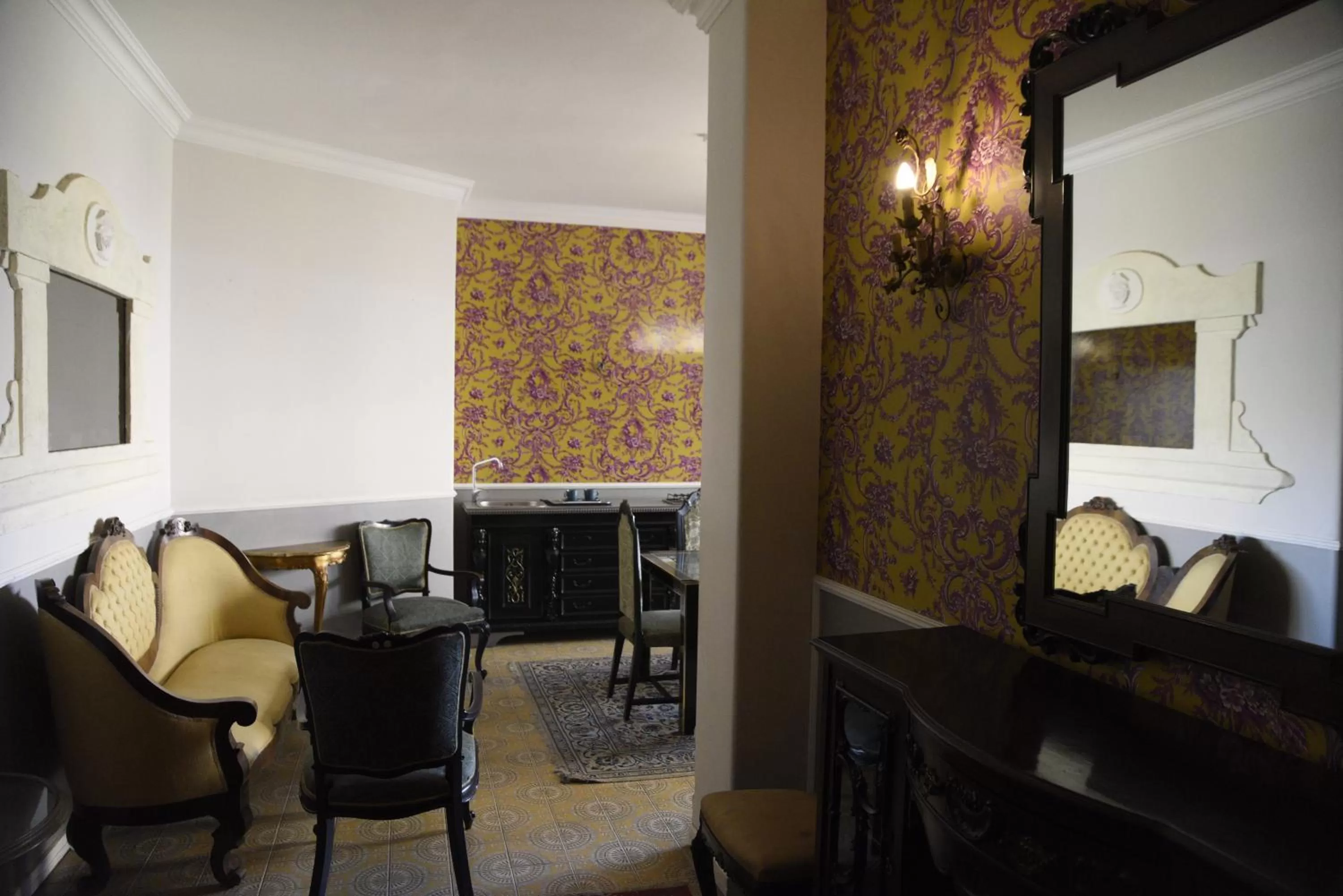 Seating Area in Barocco al centro