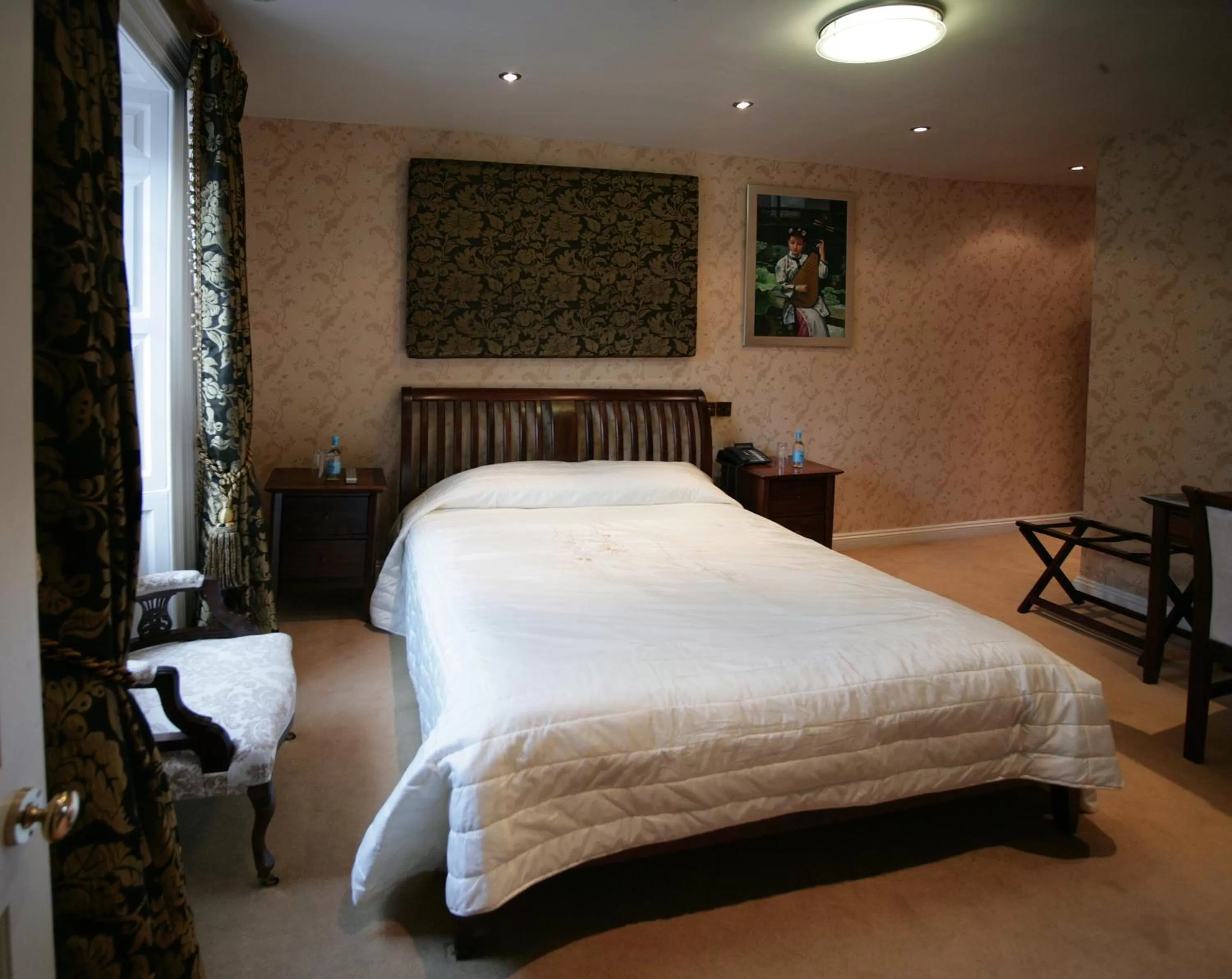 Bed in Colwick Hall Hotel