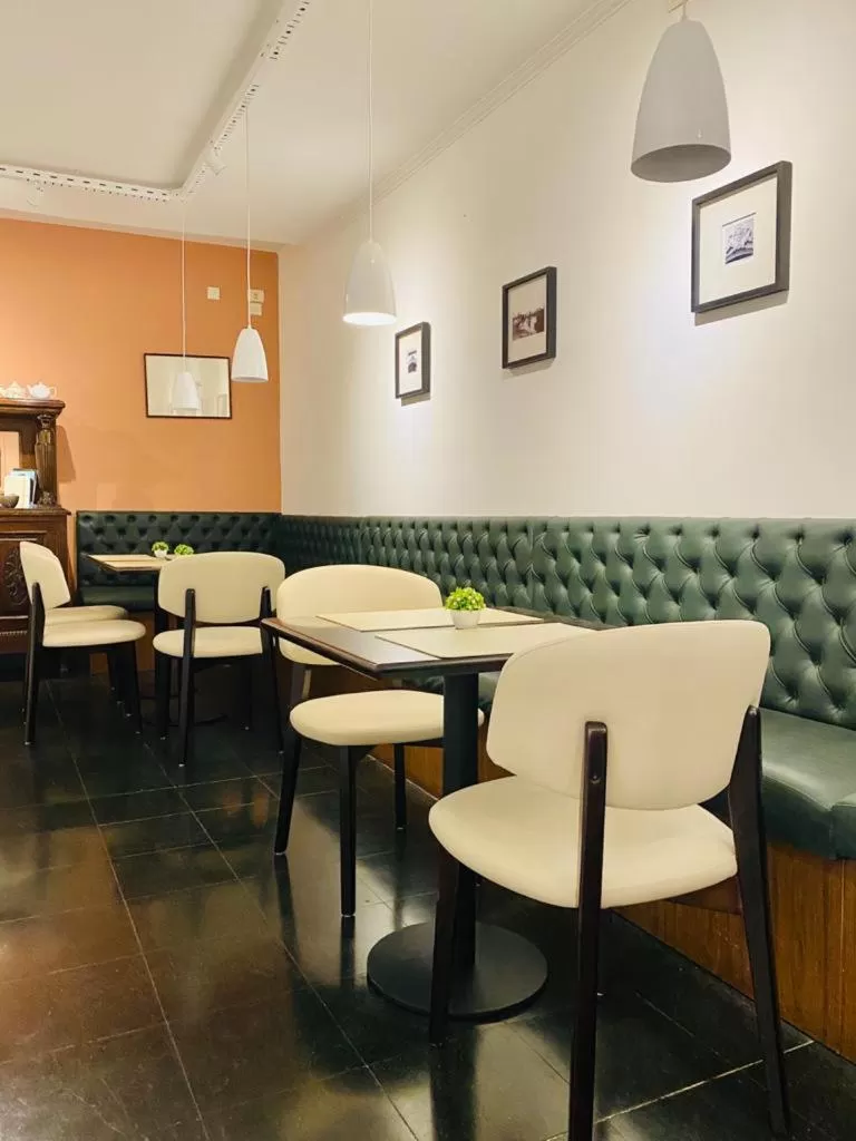 Restaurant/places to eat, Lounge/Bar in Hotel Chemin