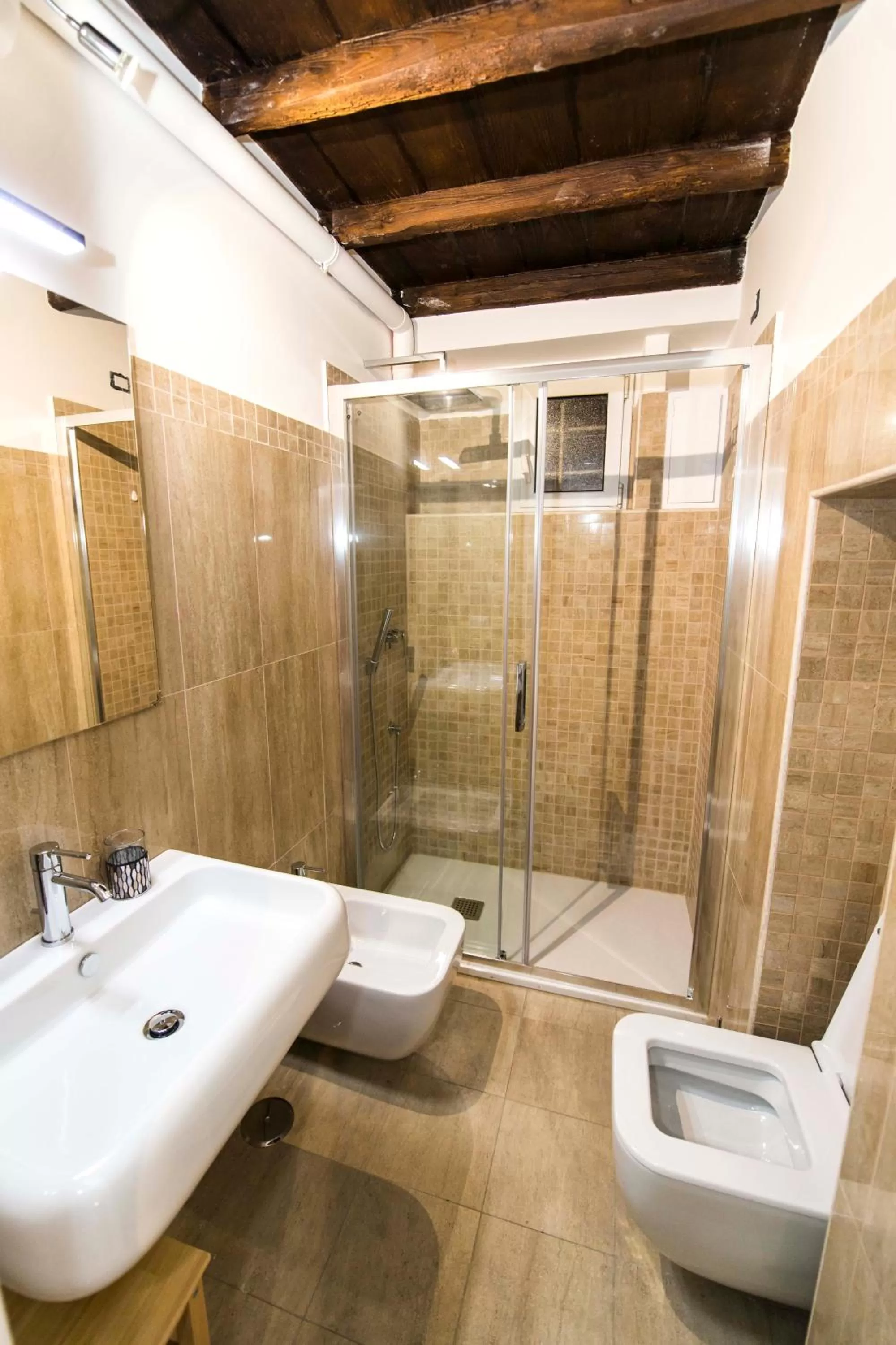 Shower in Vicolo 22 - Residenze Romanae