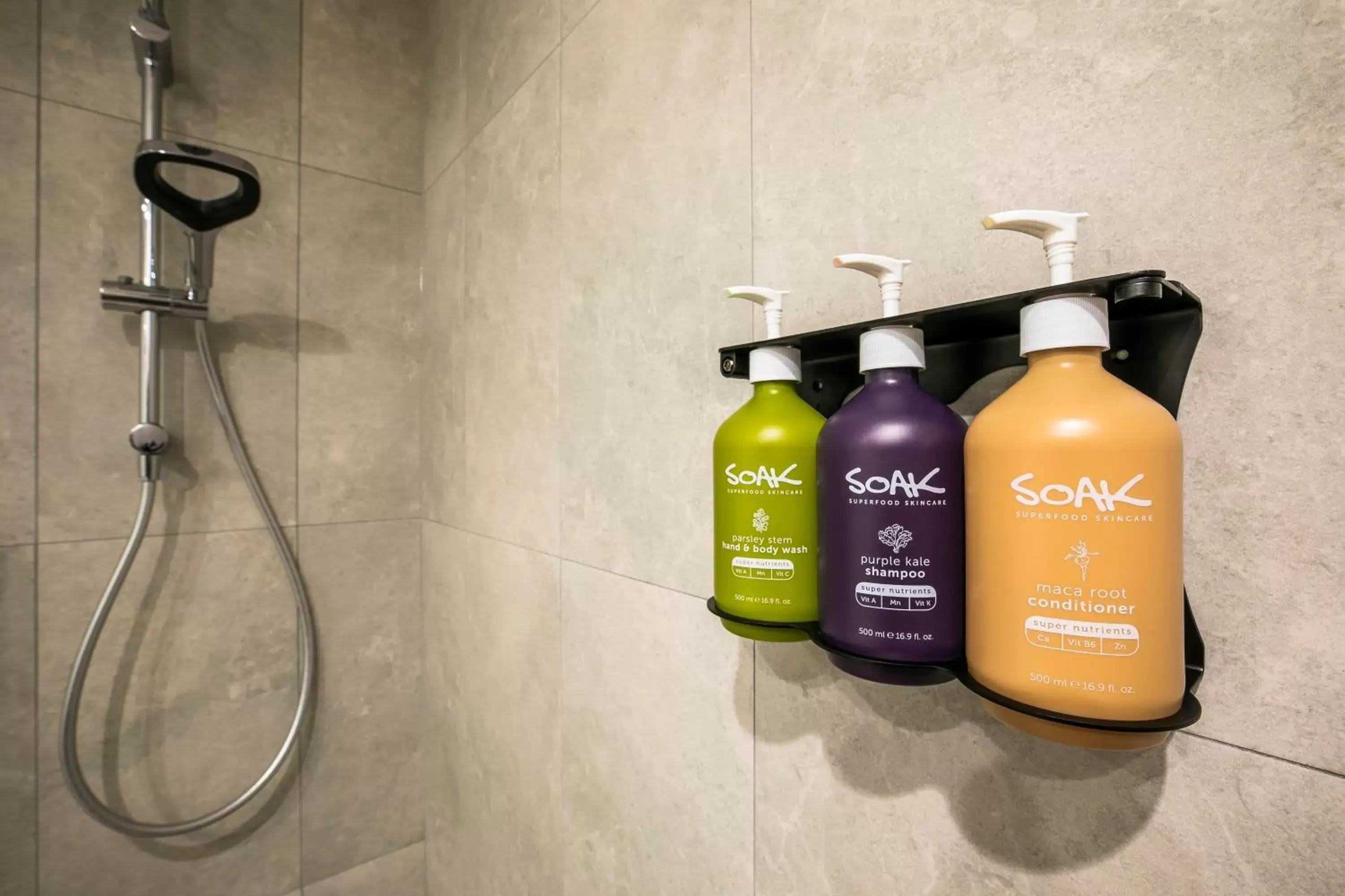 1 Queen Bed Standard in Holiday Inn Sydney Airport, an IHG Hotel 1 Queen Bed Standard in Holiday Inn Sydney Airport, an IHG Hotel