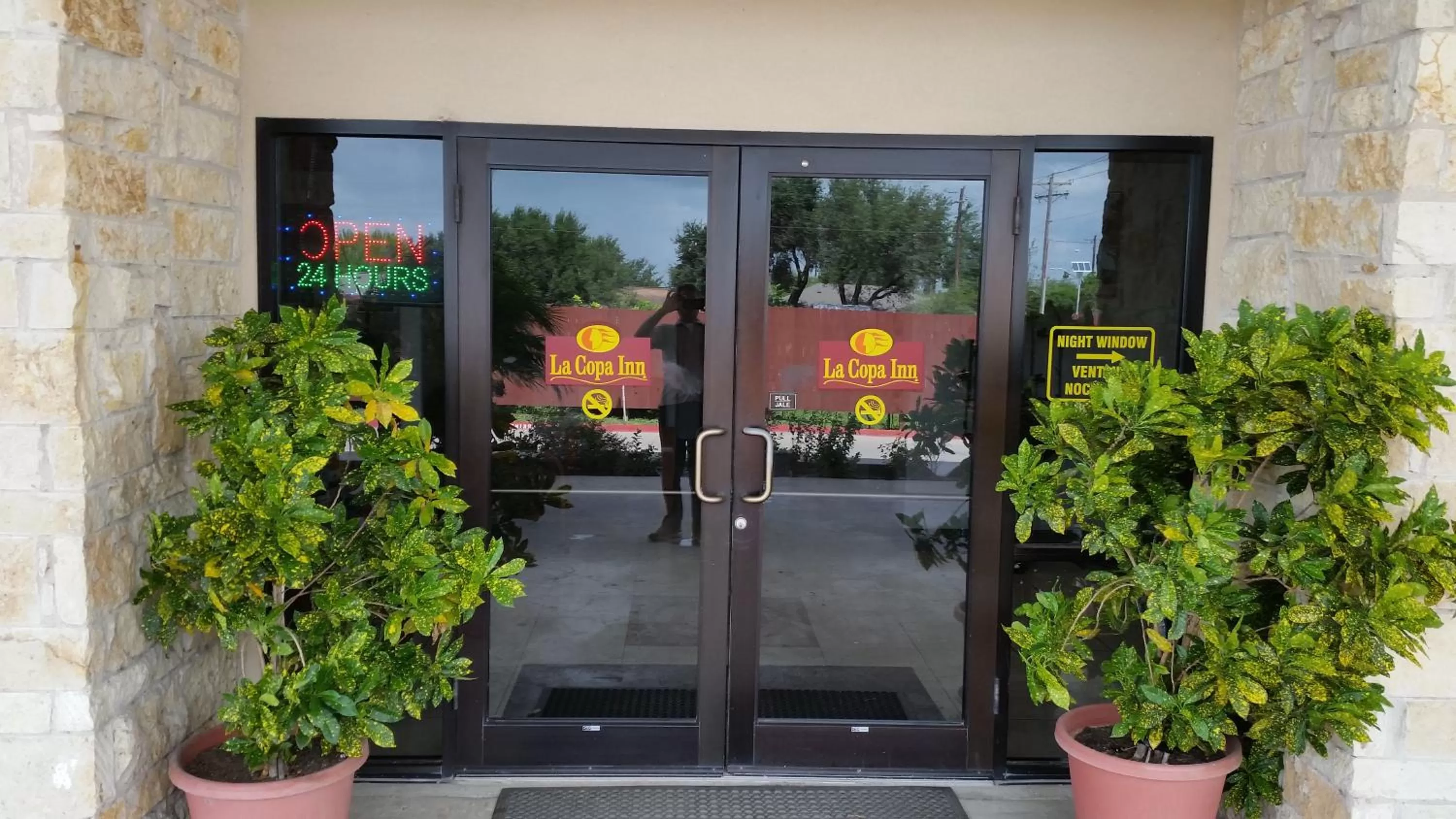 Facade/entrance in La Copa Inn Alamo