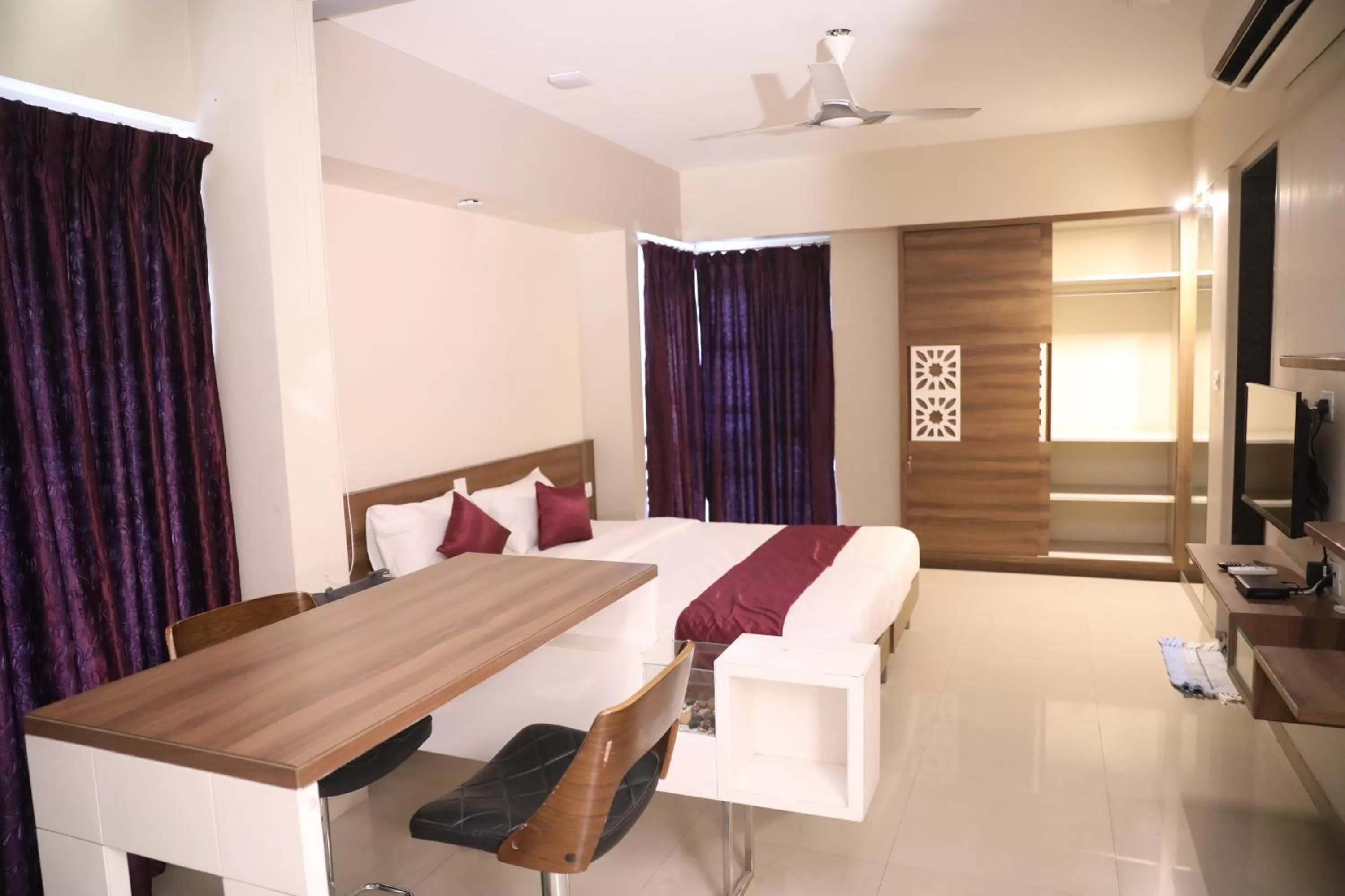 Photo of the whole room in AUHTEL Baner