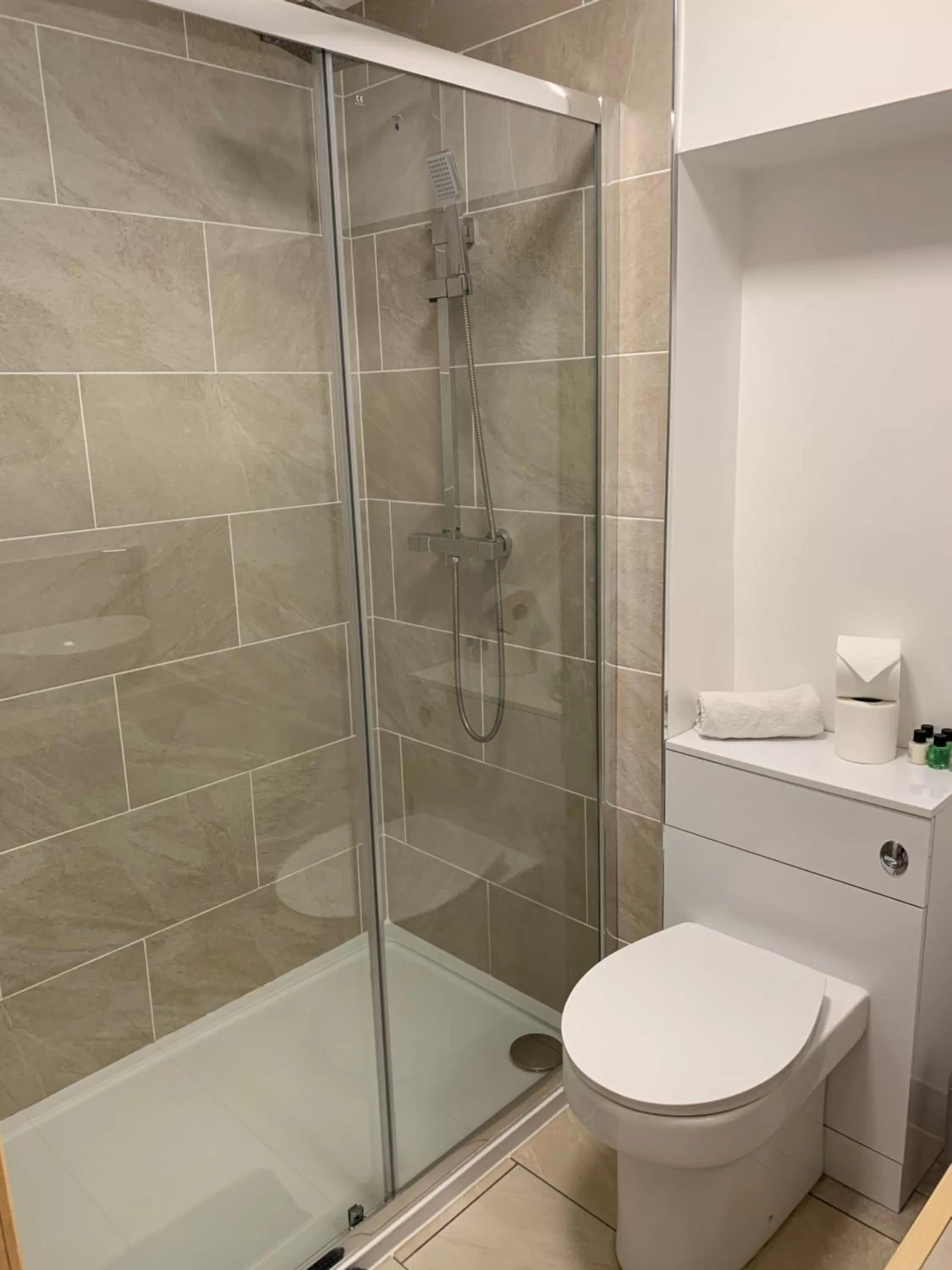 Shower in The Ship Inn