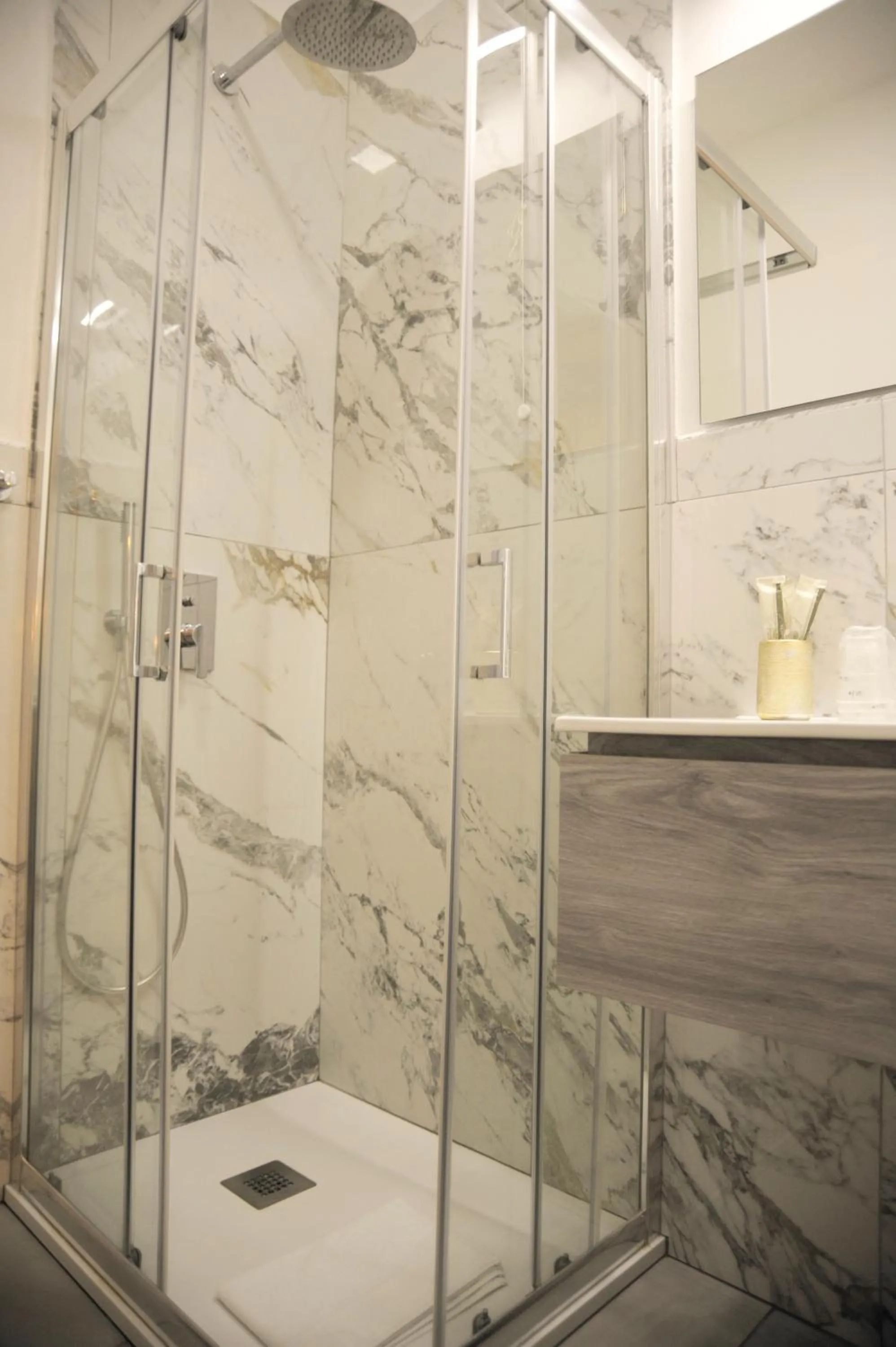 Shower in Hotel Fioralba