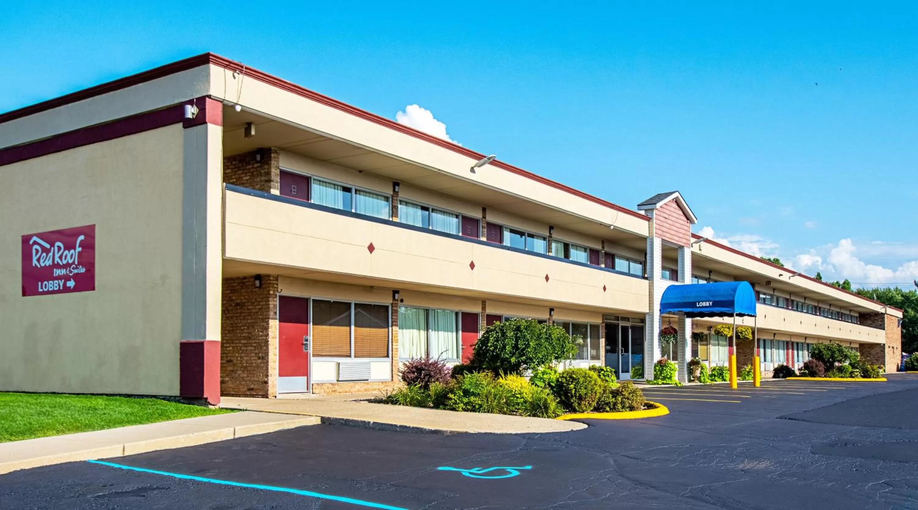 Property building in Red Roof Inn Battle Creek