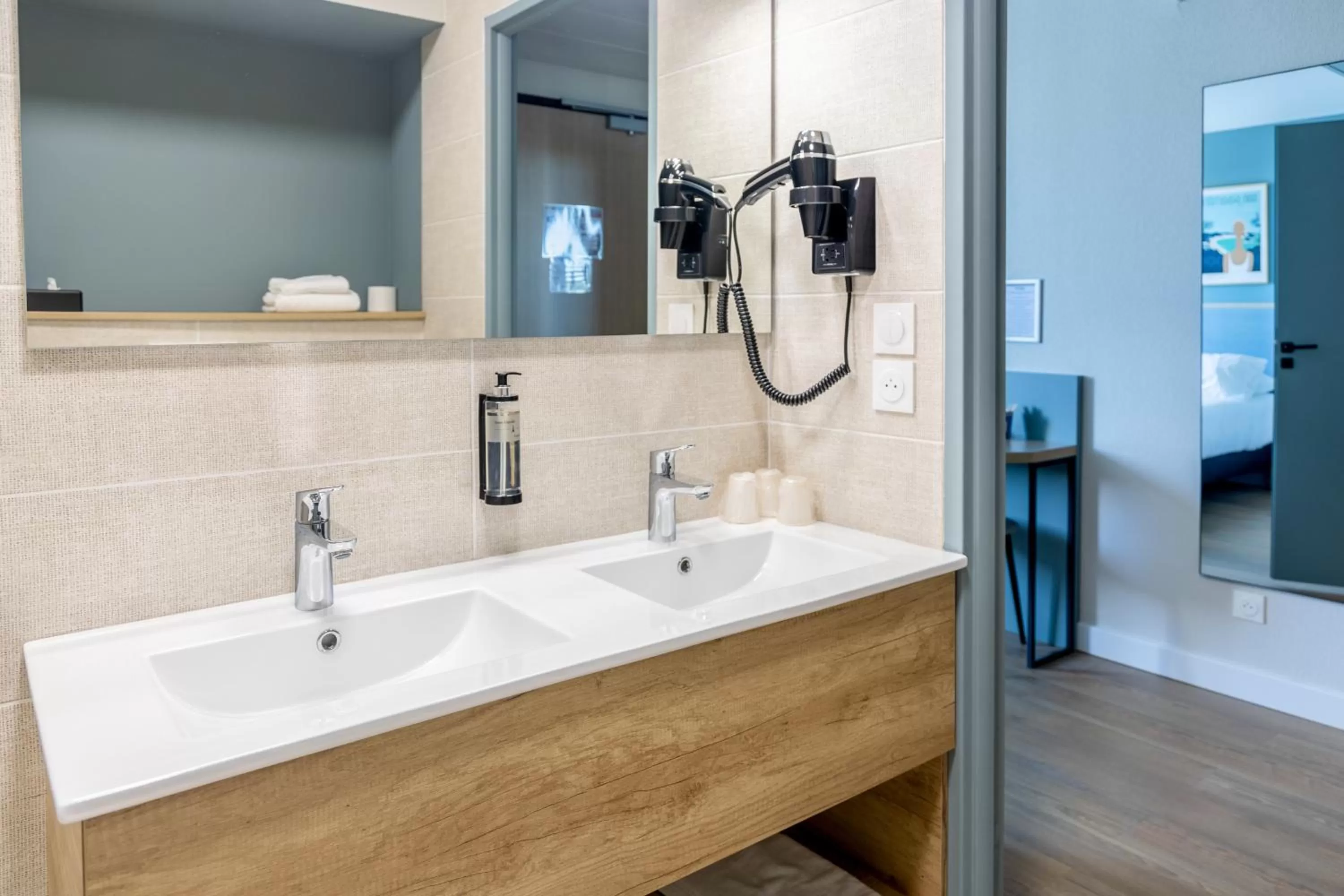 Bathroom in Kyriad Bordeaux Nord Sainte Eulalie