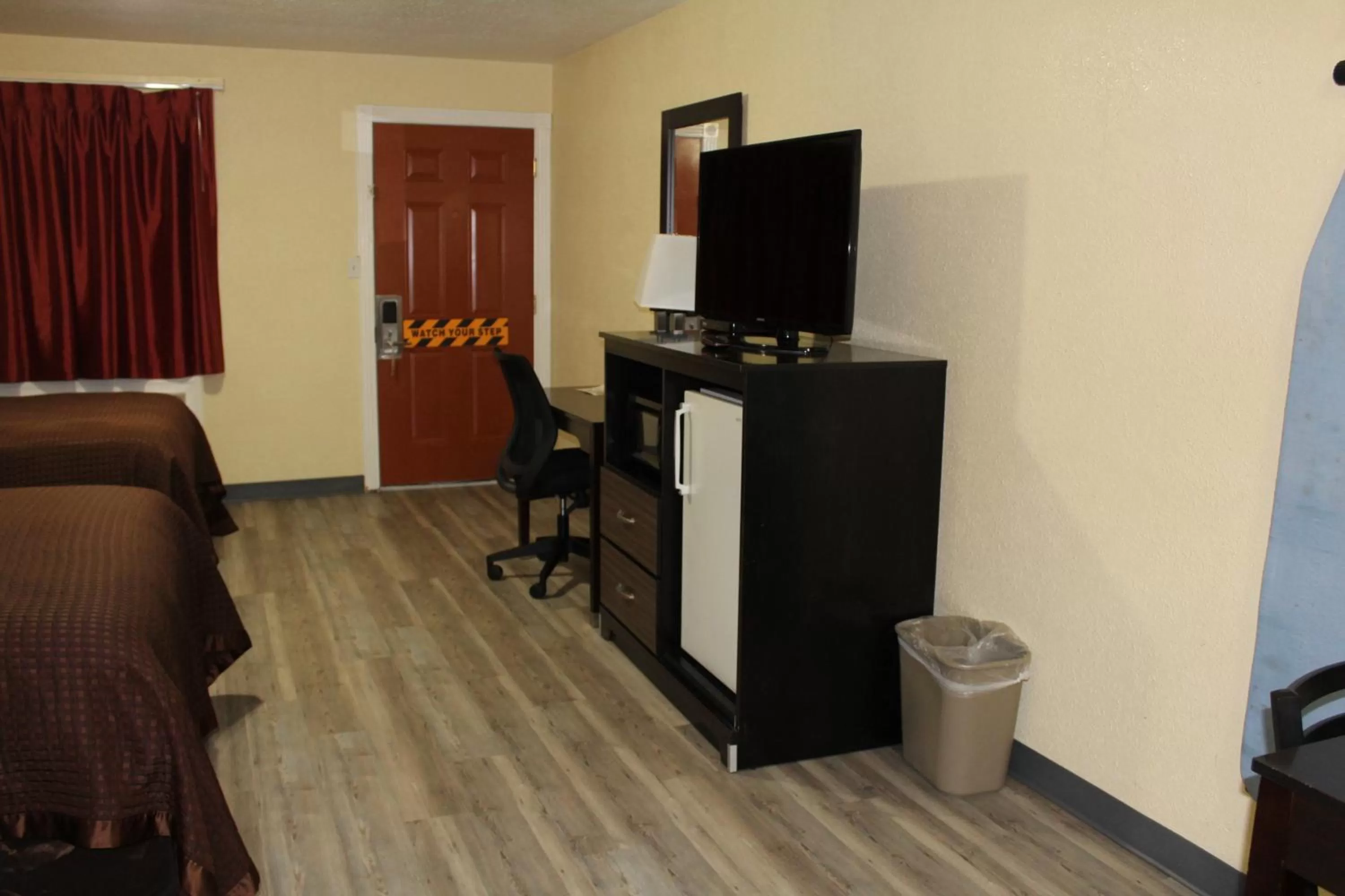 TV and multimedia in Rodeway Inn Medford South I-5