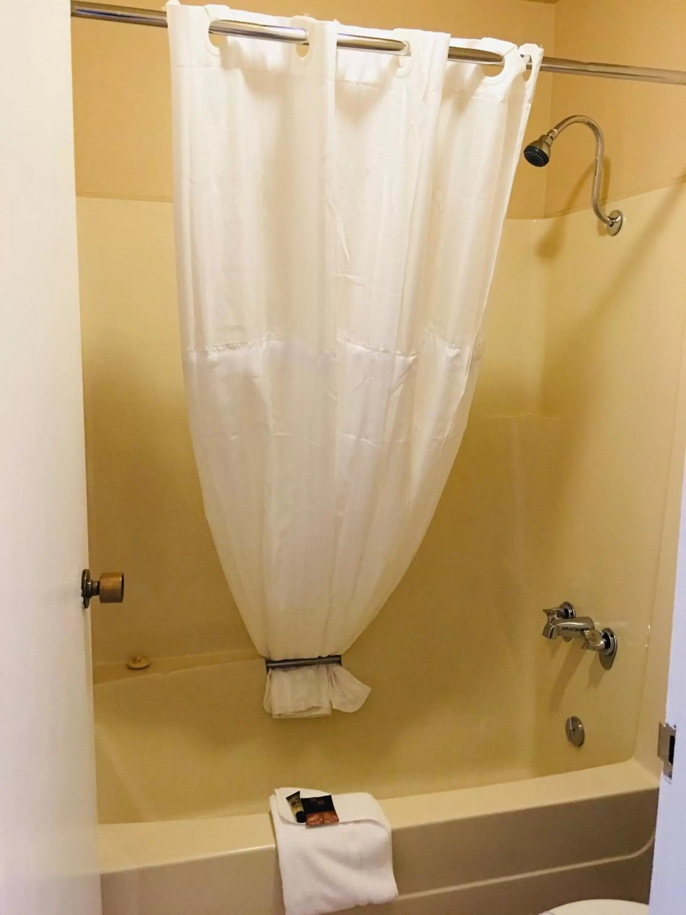 Queen Studio in Thunderbird Motor Inn Queen Studio in Thunderbird Motor Inn