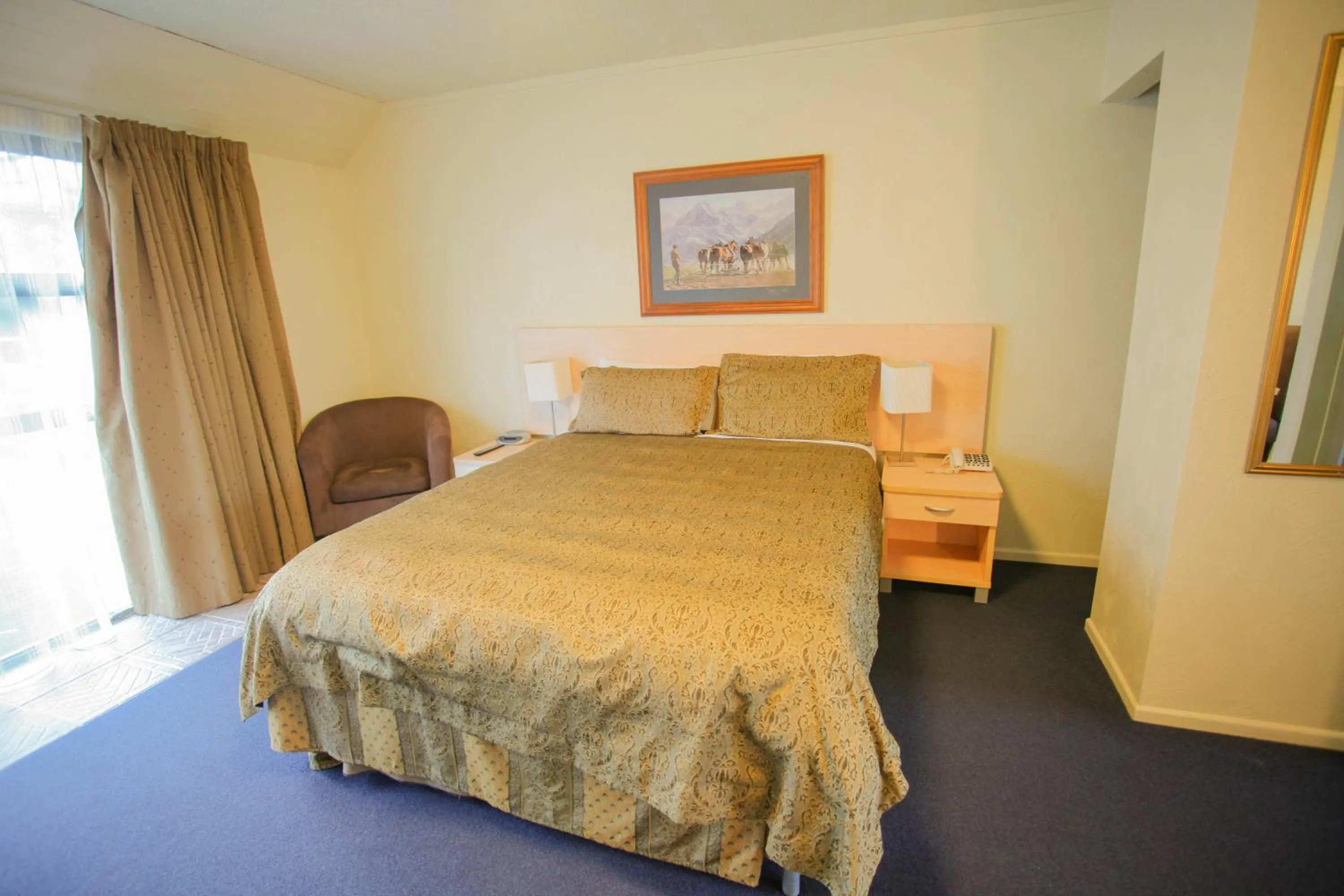 Bed in Abbots Hamilton – Hotel and Conference Centre