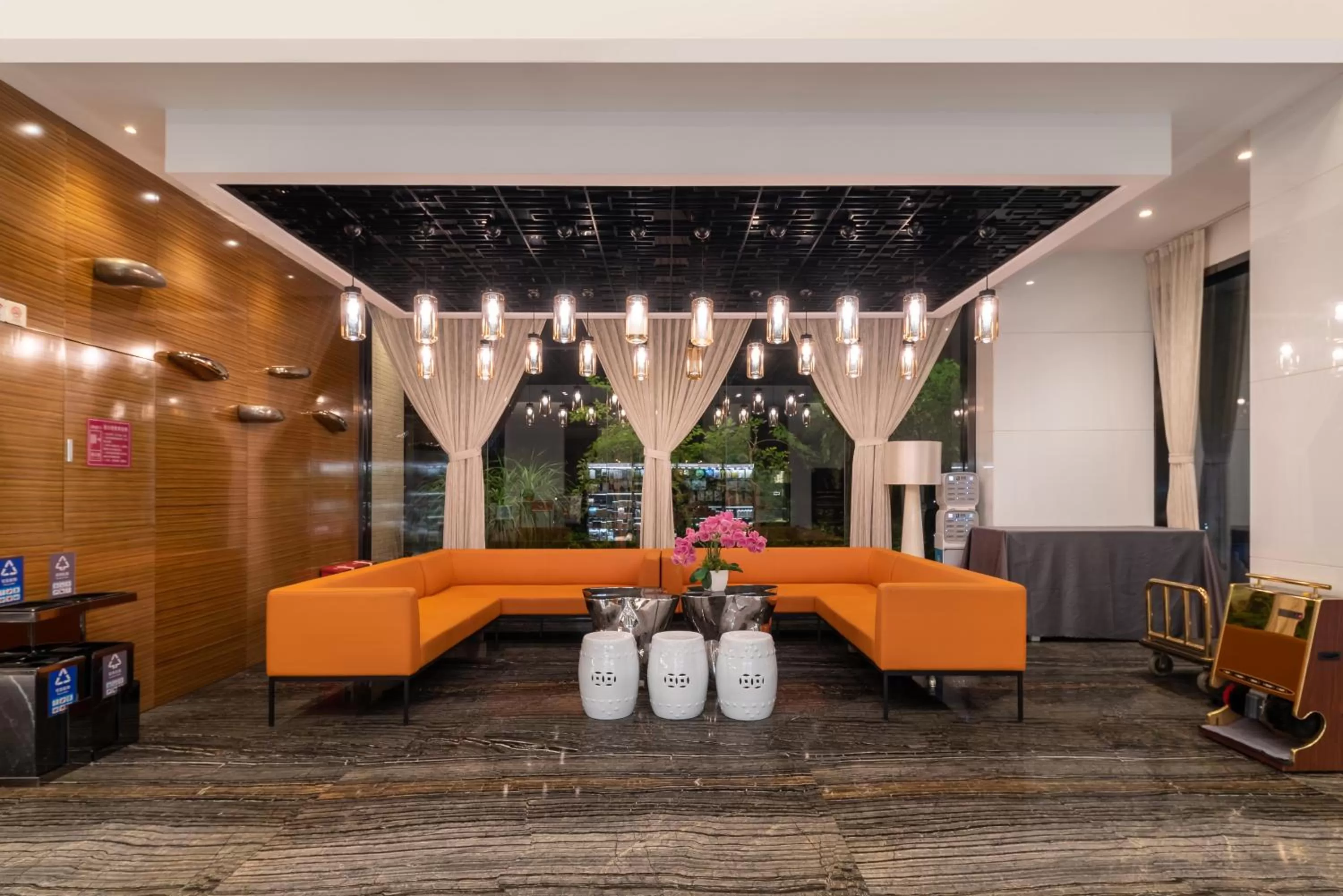 Seating area in Paco Hotel Suyuan Metro Guangzhou