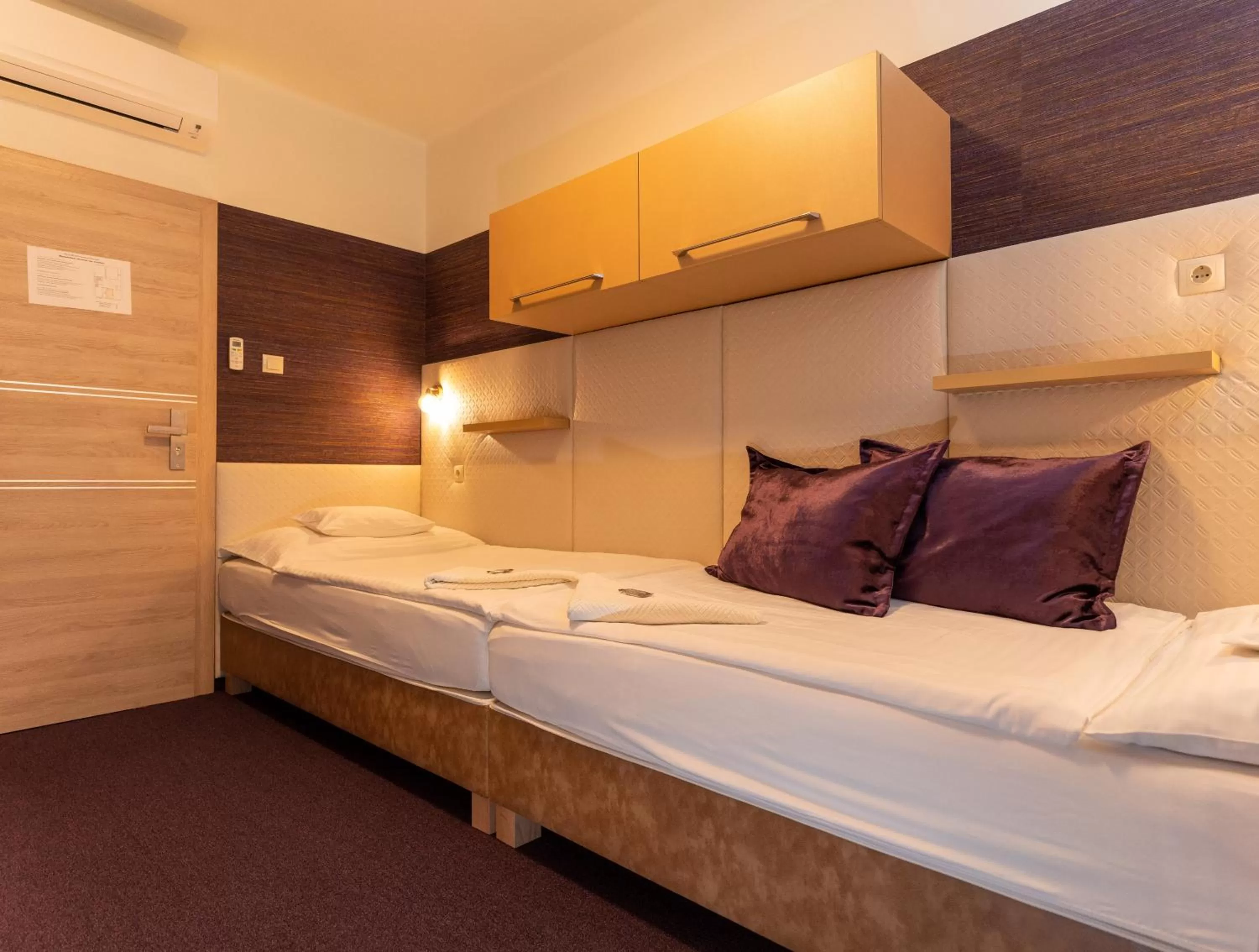 Photo of the whole room, Bed in Teátrum Boutique Hotel