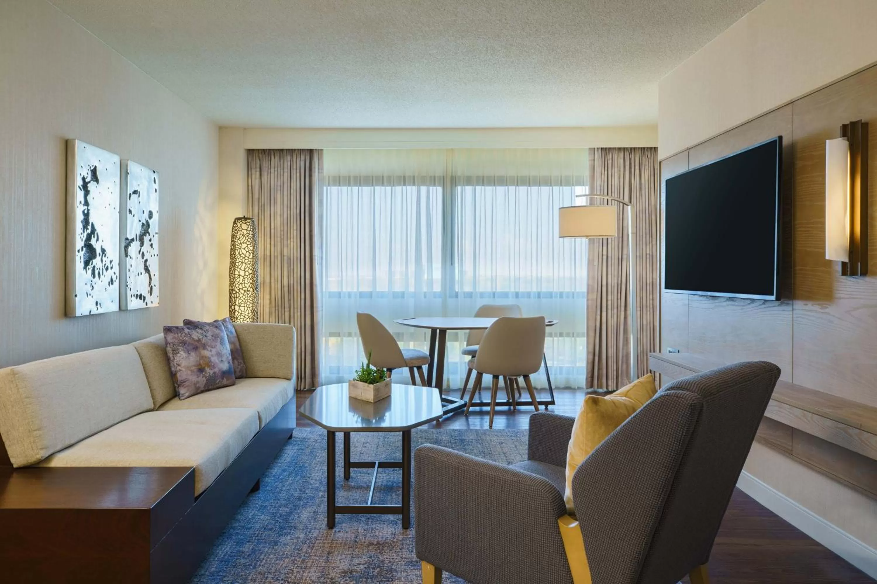 Living room in The Westin O'Hare