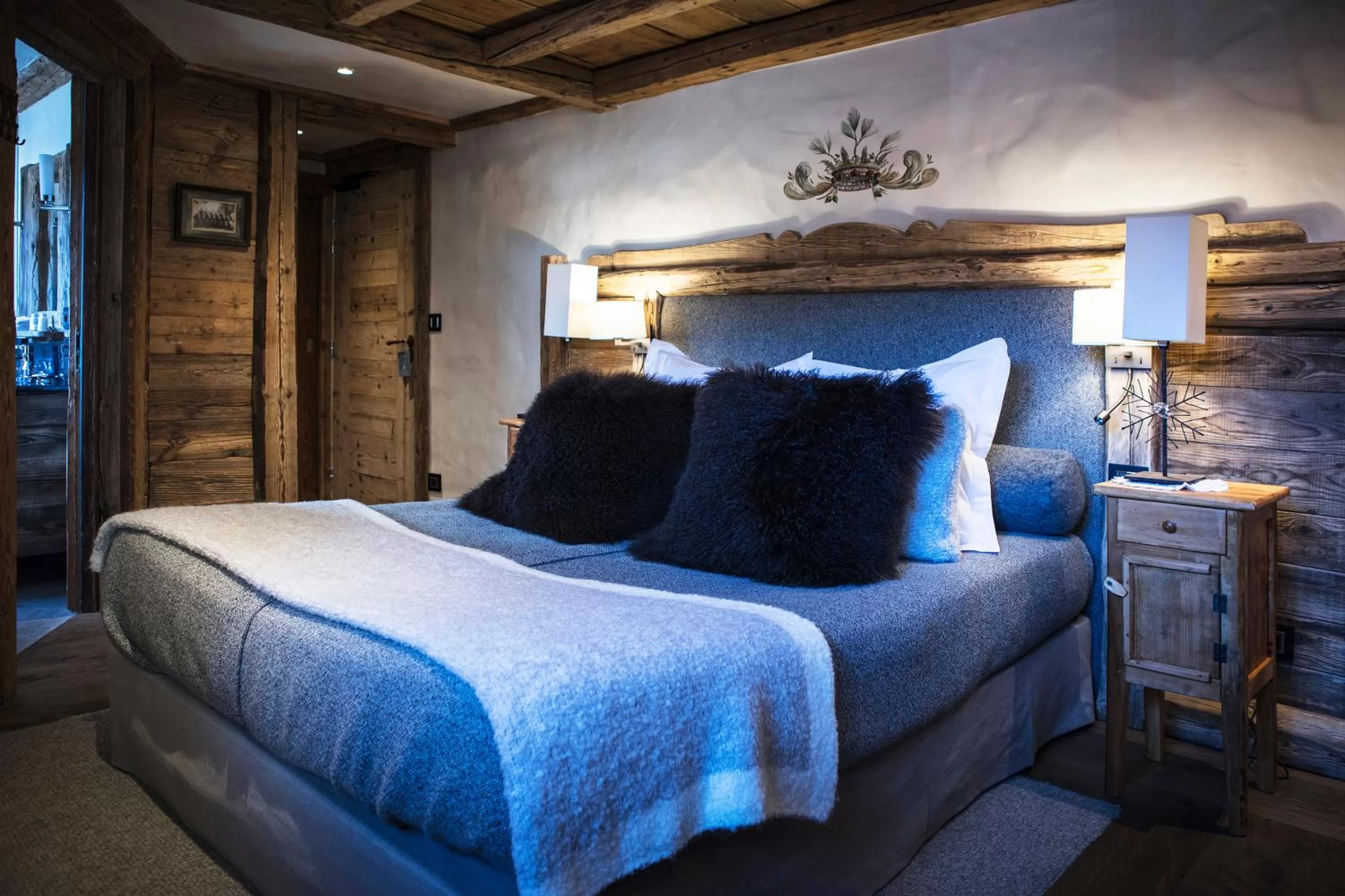 Bedroom, Bed in La Bouitte - Hôtel Relais & Châteaux