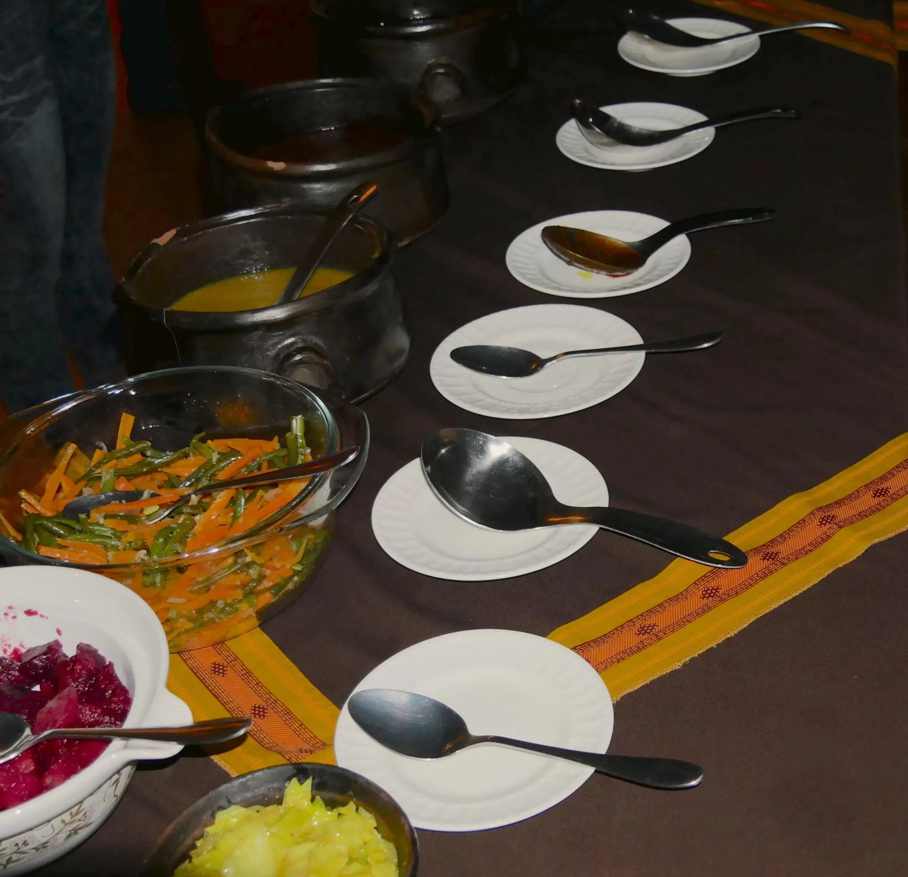 Restaurant/places to eat in Hotel Acacia City