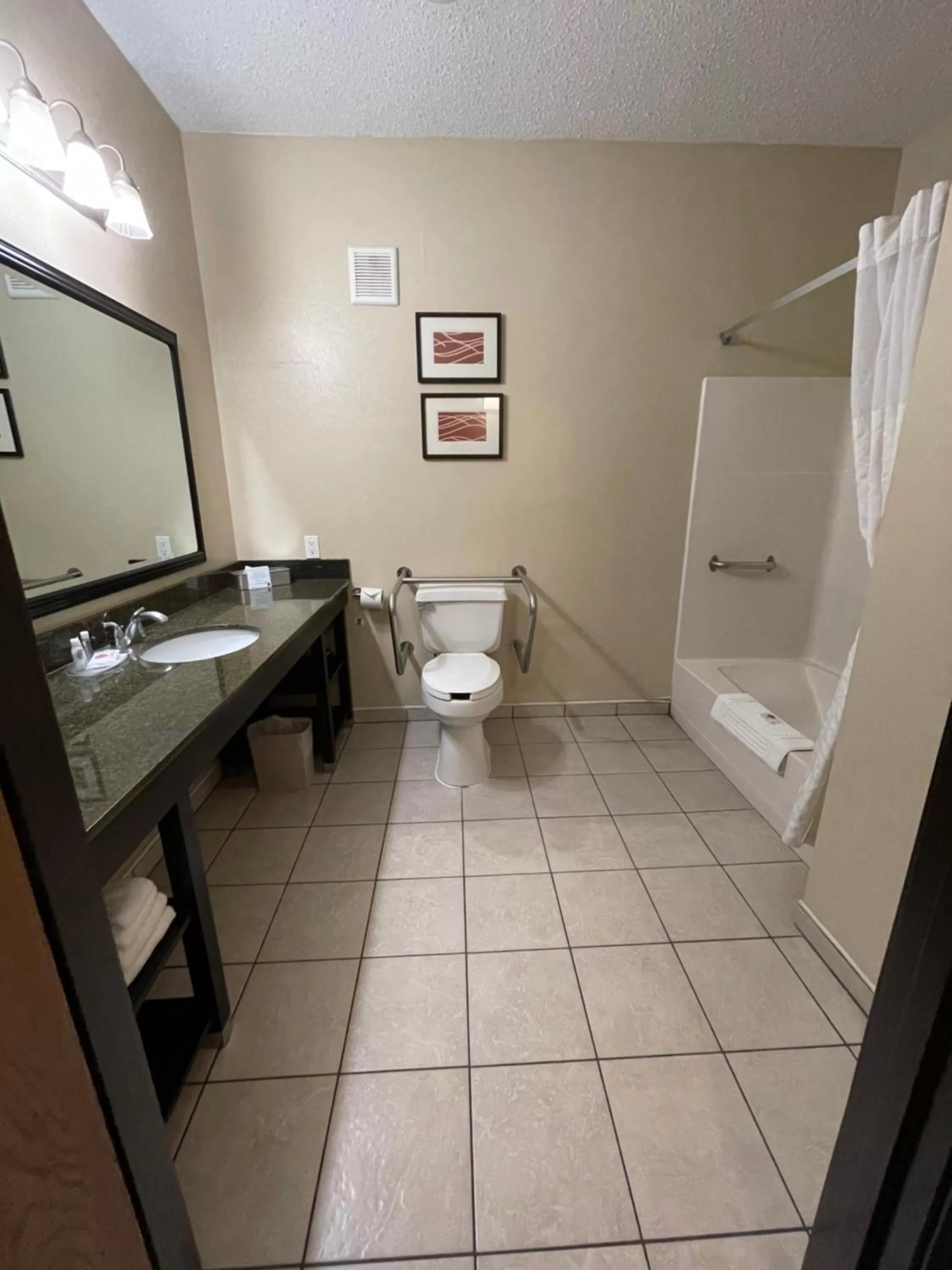 Bathroom in Comfort Suites Near Vancouver Mall