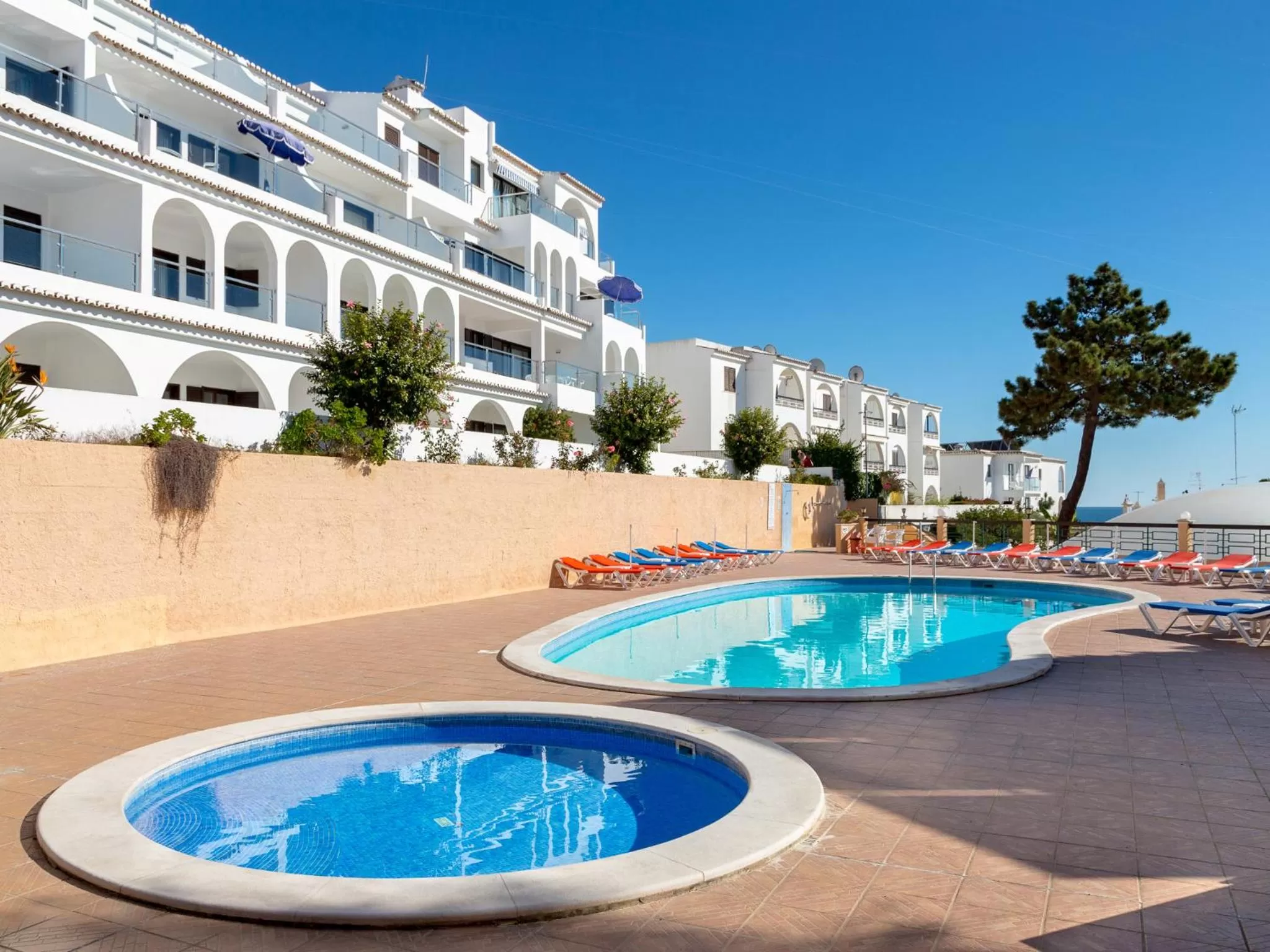 Facade/entrance in Apartamentos Do Parque