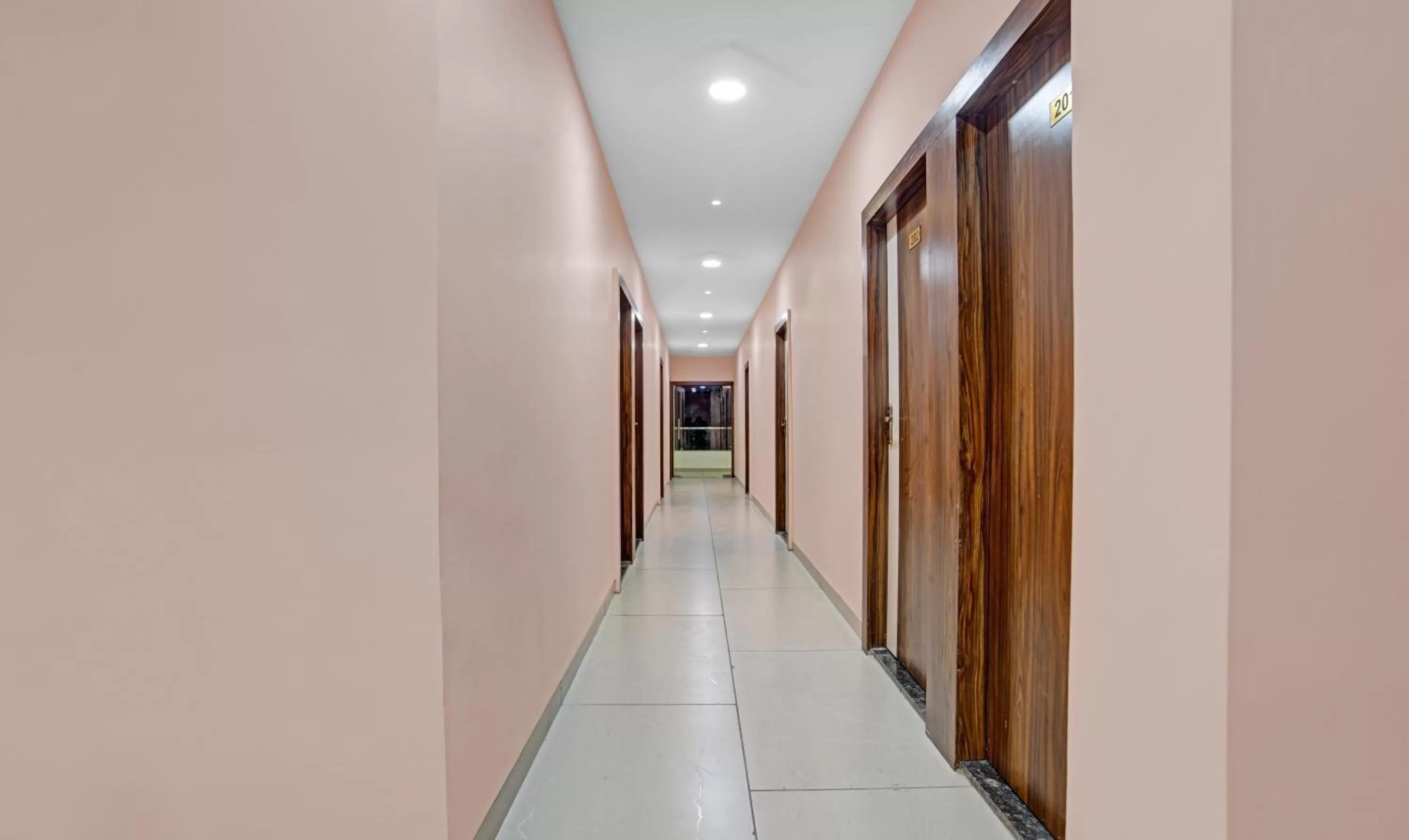 Lobby or reception in Treebo Nirvana Elite