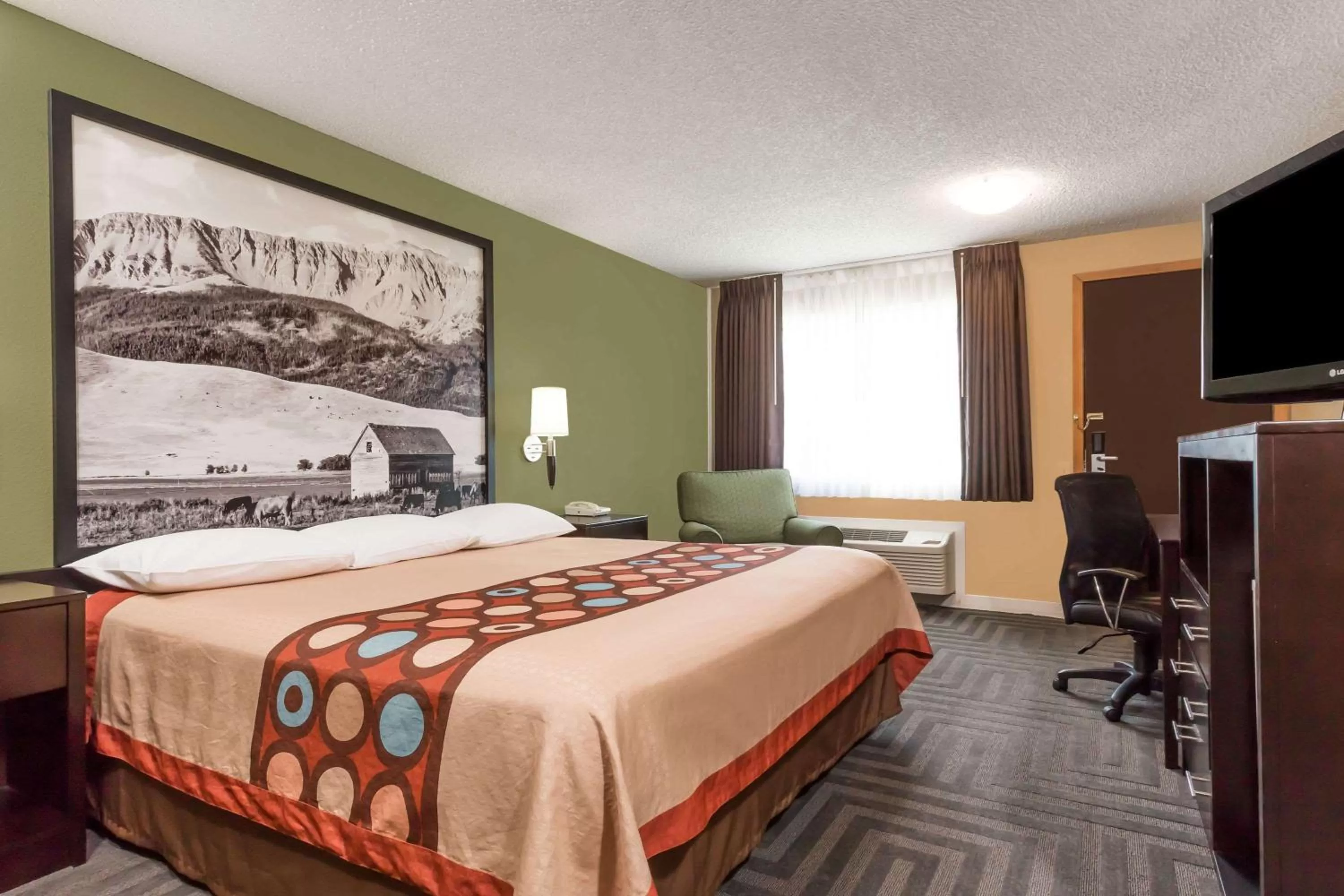 Photo of the whole room, Bed in Super 8 by Wyndham LaGrande