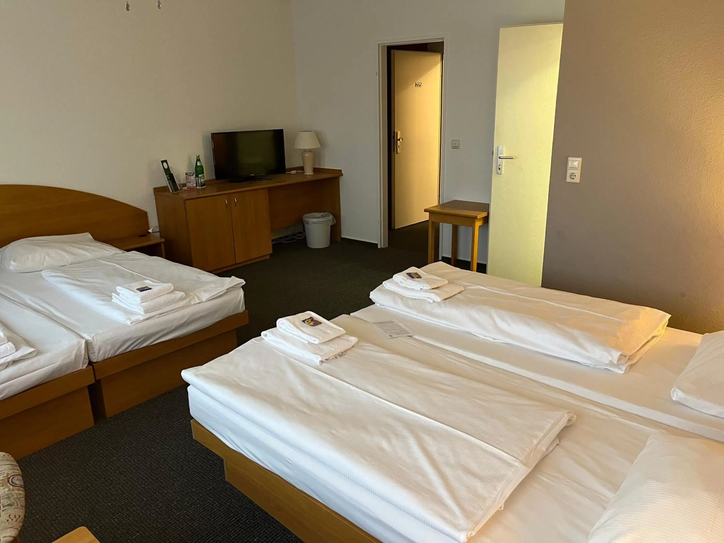 Bed in astral'Inn Leipzig Hotel & Restaurant