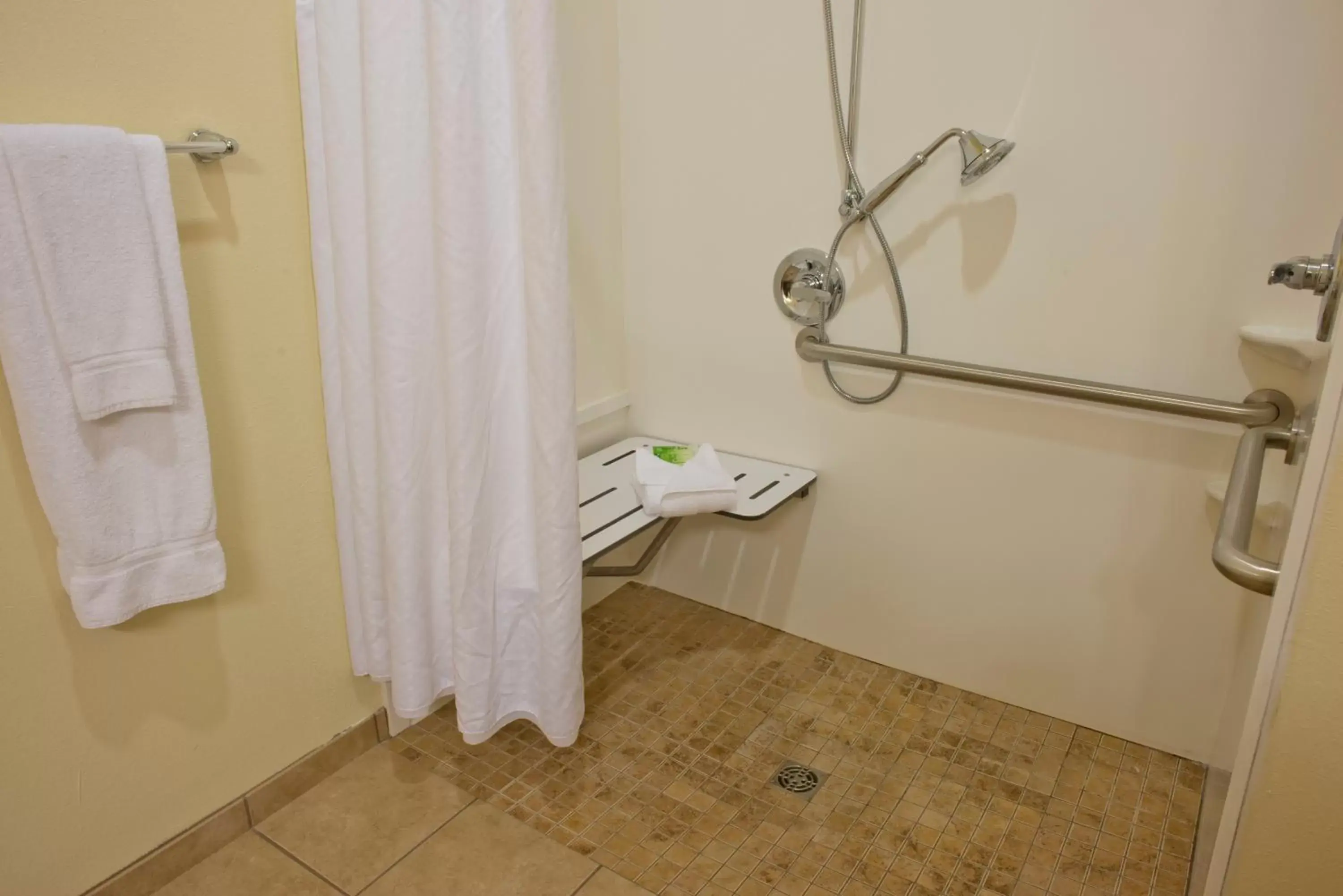 Suite with Two Queen Beds and Mobility Accessible Tub - Non-Smoking in Holiday Inn Express Hotel & Suites Prattville South by IHG Suite with Two Queen Beds and Mobility Accessible Tub - Non-Smoking in Holiday Inn Express Hotel & Suites Prattville South by IHG