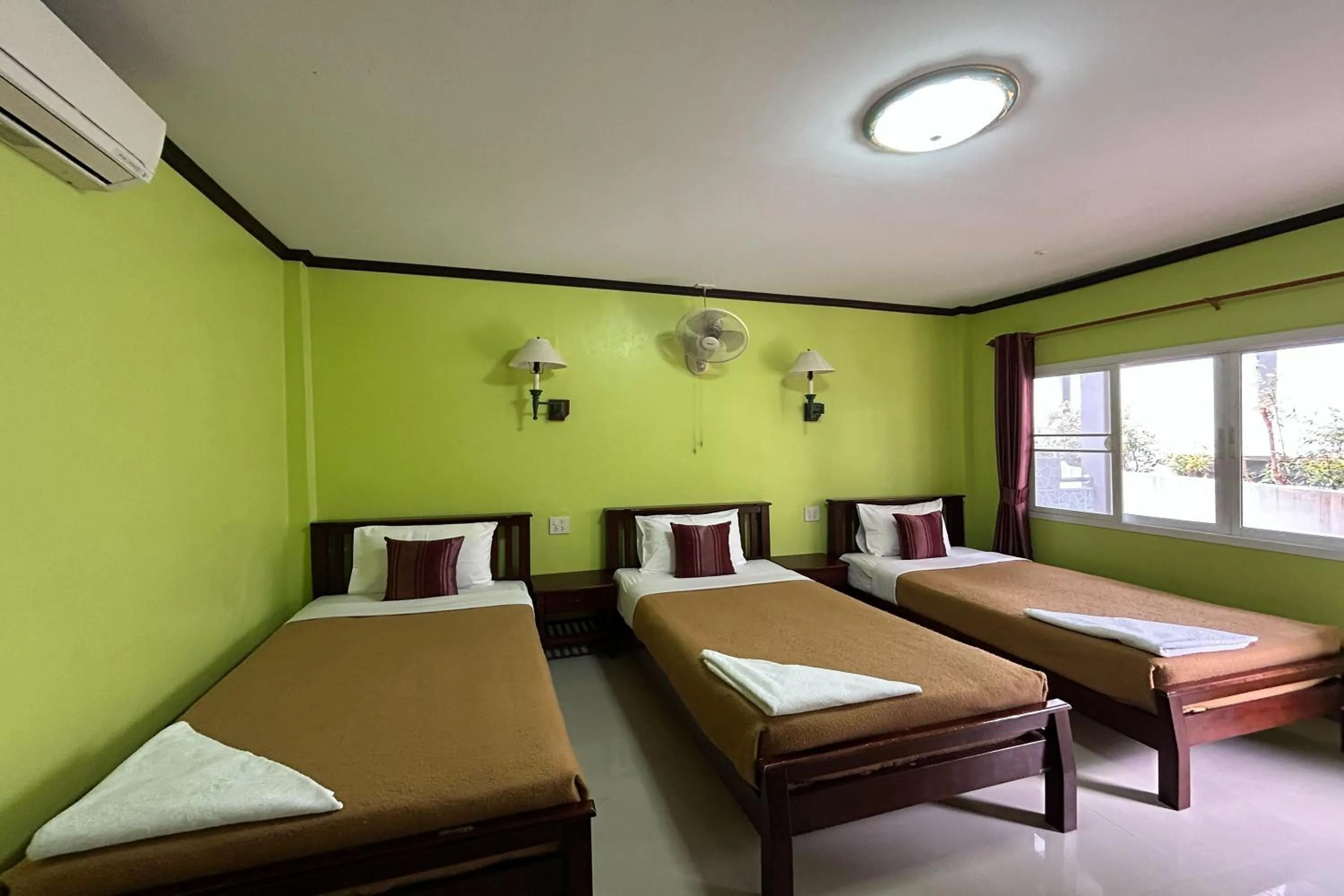 Bed in Me Mee Place & Tour Krabi