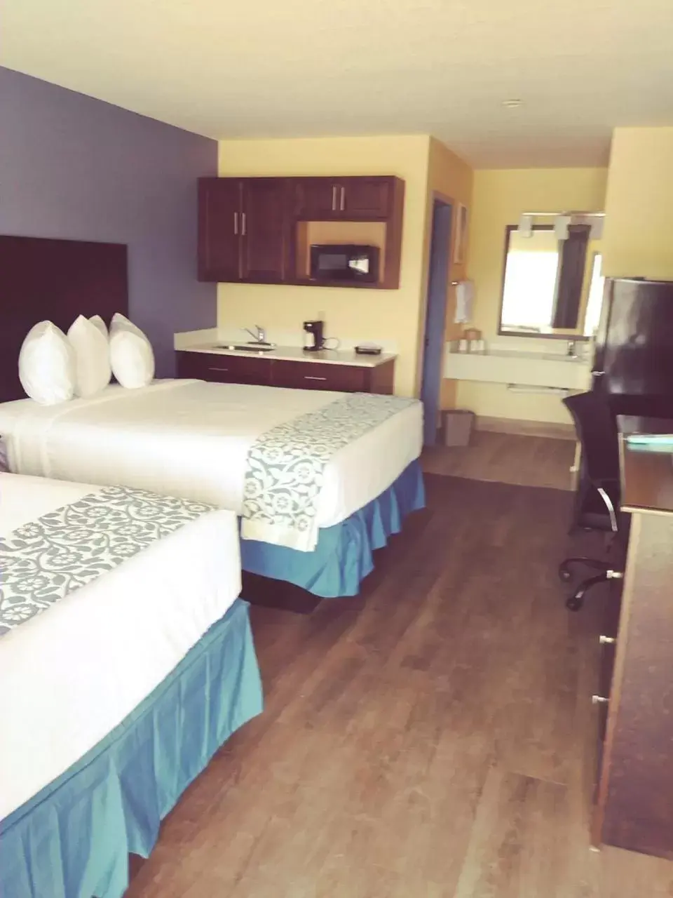 Deluxe Double Room with Two Double Beds - Non-Smoking in SureStay Plus by Best Western Beaumont Deluxe Double Room with Two Double Beds - Non-Smoking in SureStay Plus by Best Western Beaumont