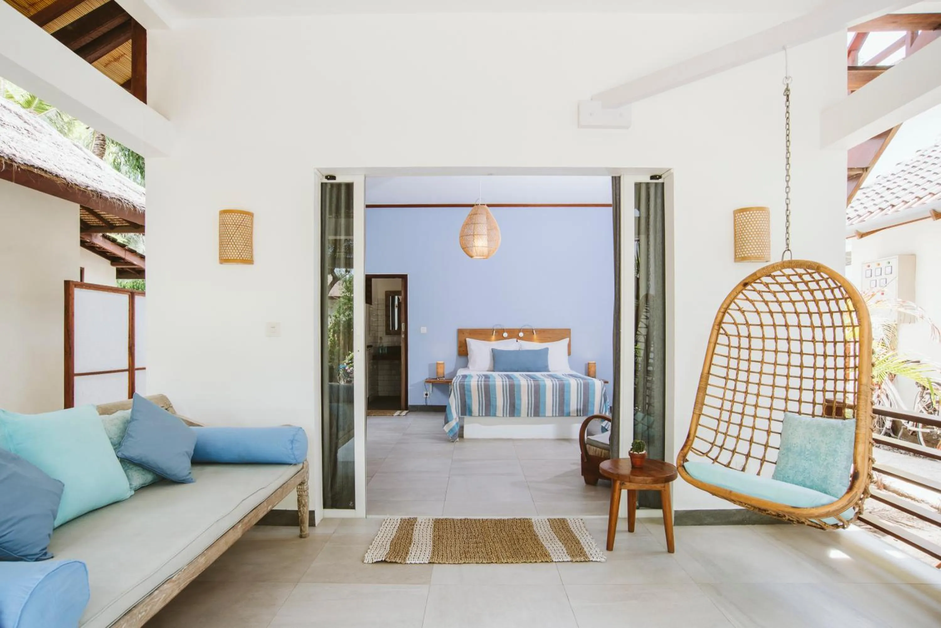 Seating area, Bed in Karma Kayak