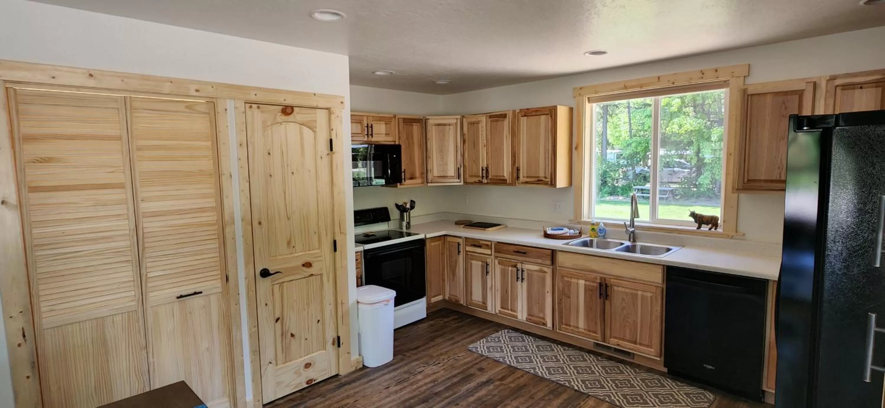 Kitchen or kitchenette in Beargrass Lodging & RV Resort