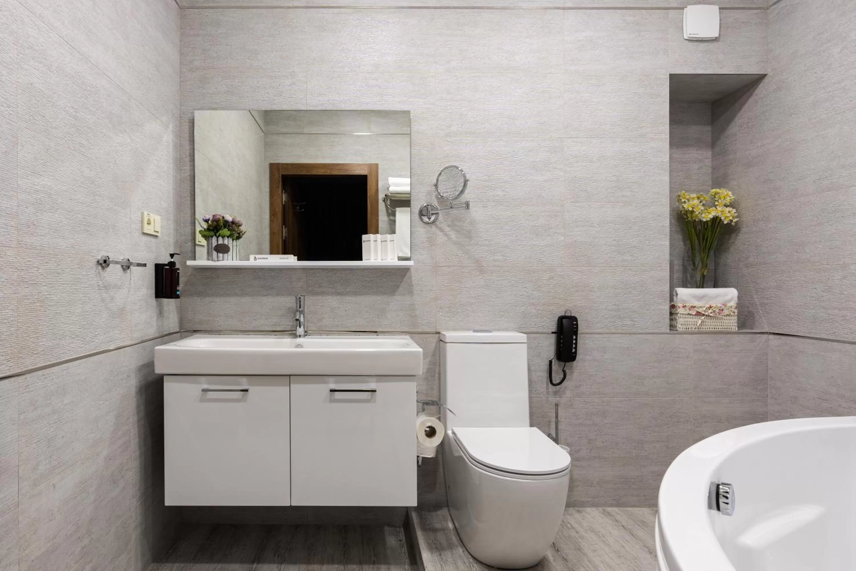 Toilet in Shamsan Airport Hotel