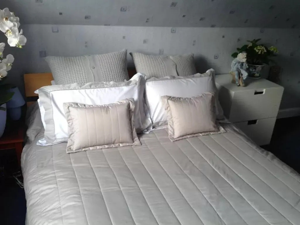 Small Double Room in Carmichael Small Double Room in Carmichael