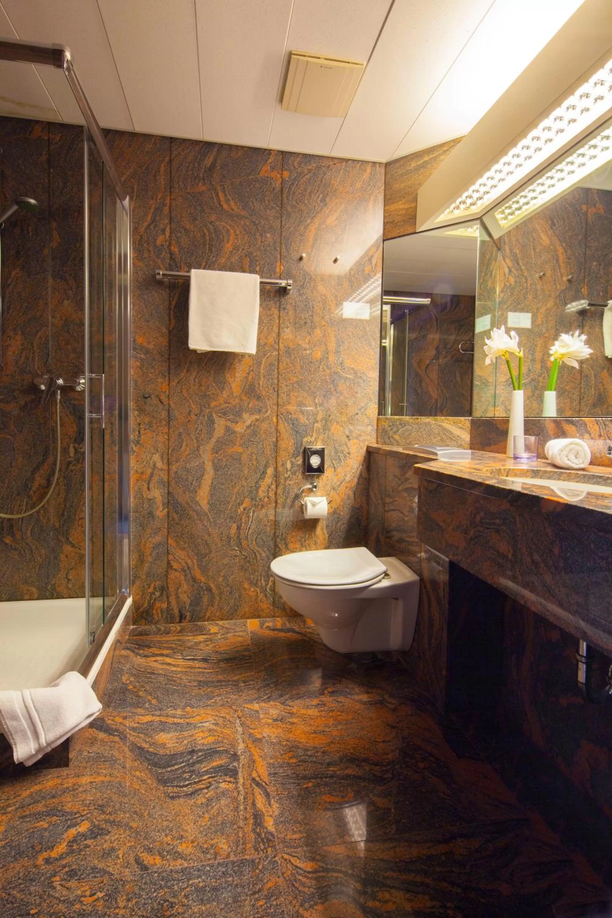 Bathroom in Hotel Heidehof garni