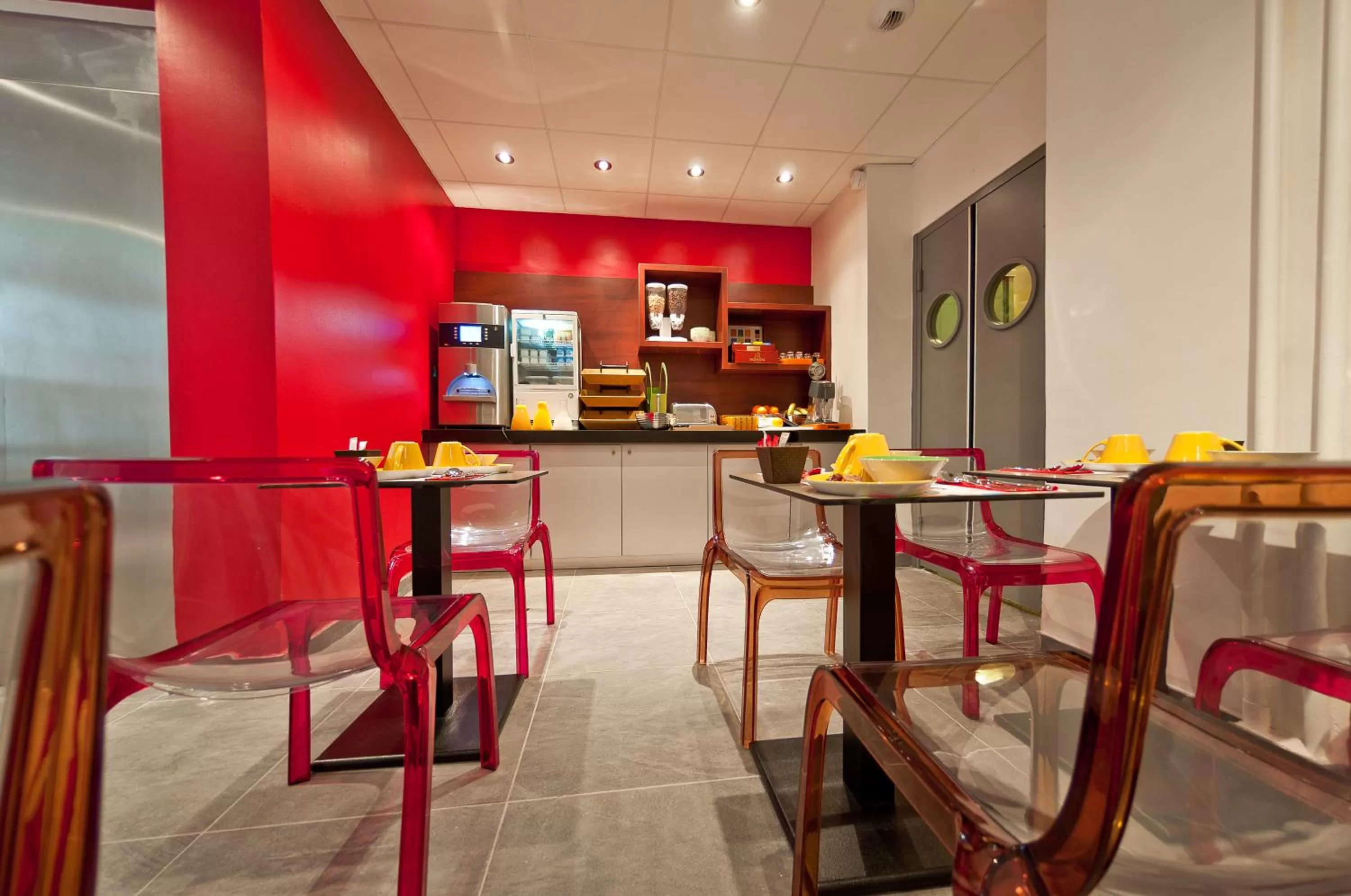 Restaurant/places to eat in Ibis Styles Paris Pigalle Montmartre