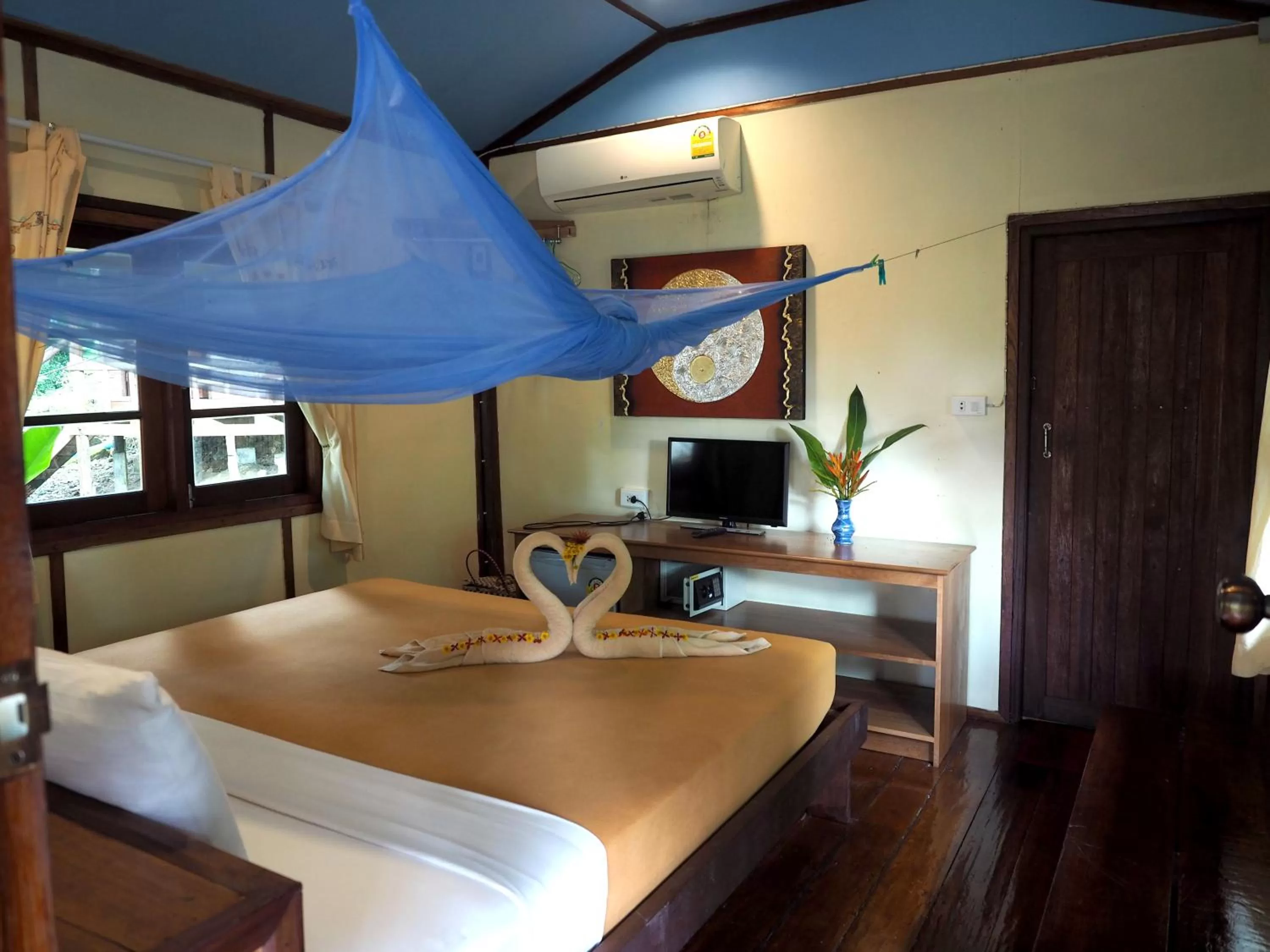 Photo of the whole room, Bed in LITTLE EDEN Bungalows