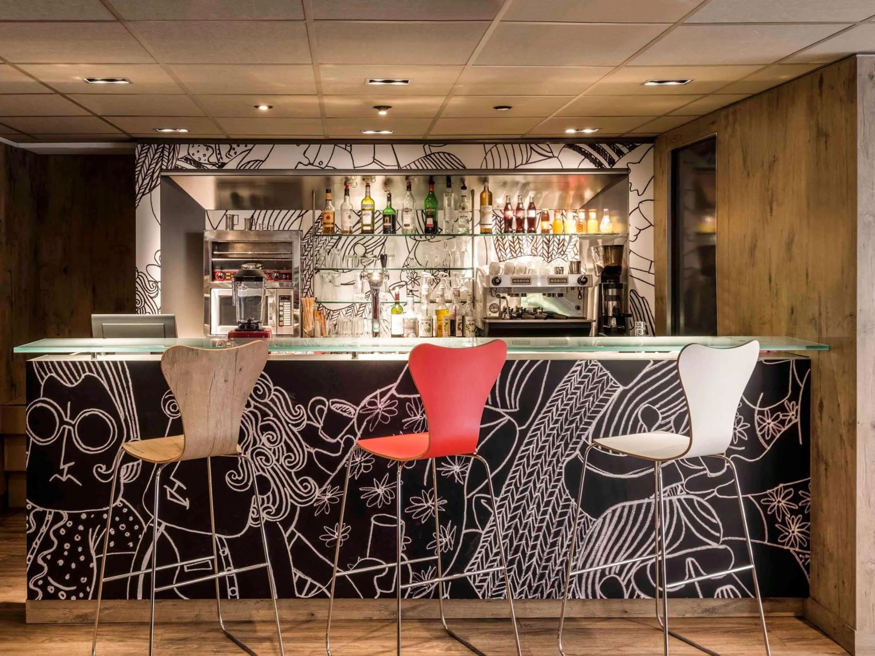 Lounge or bar in ibis Paris Gare du Nord La Fayette