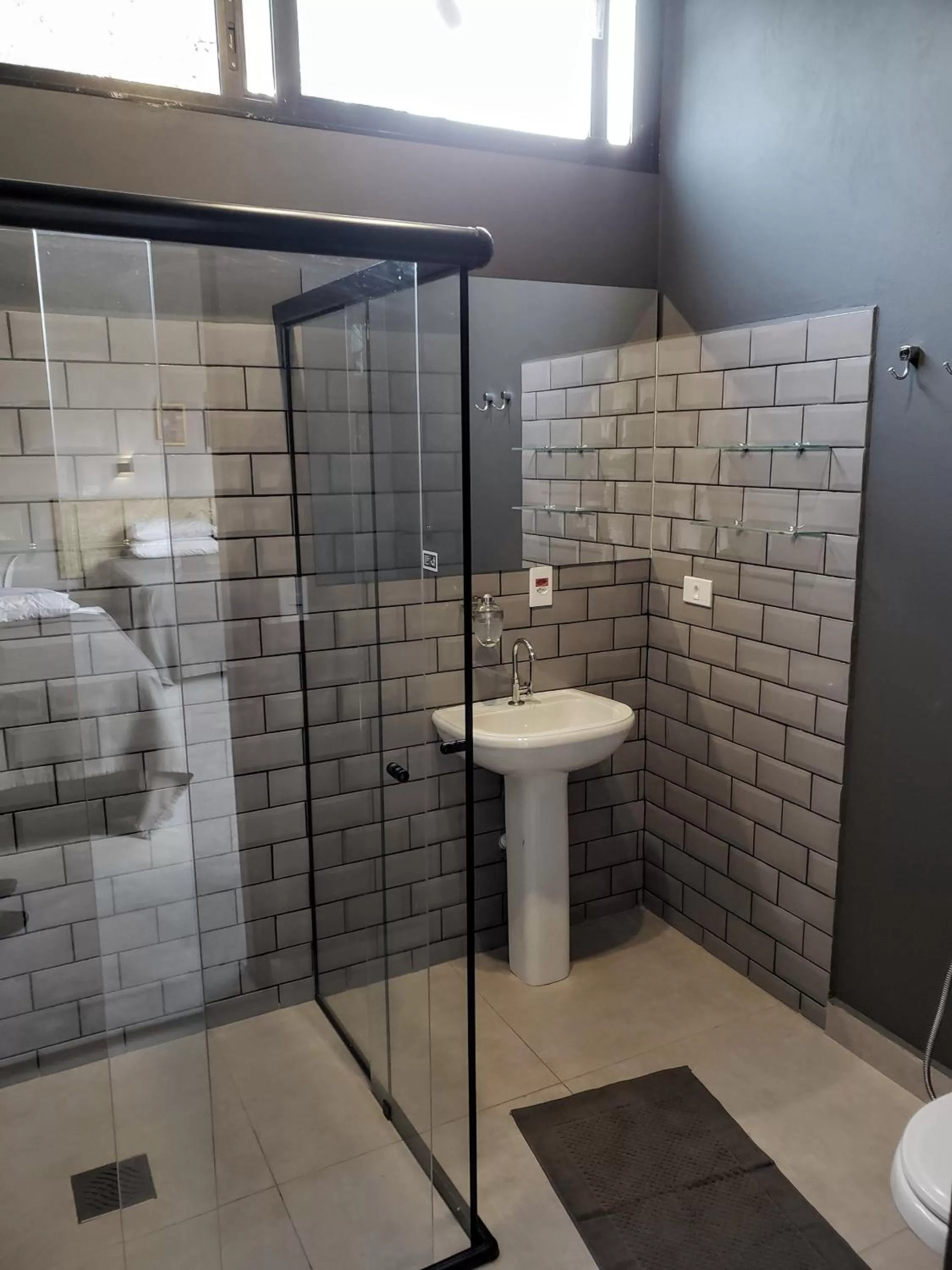 Bathroom in Suítes no Quintal