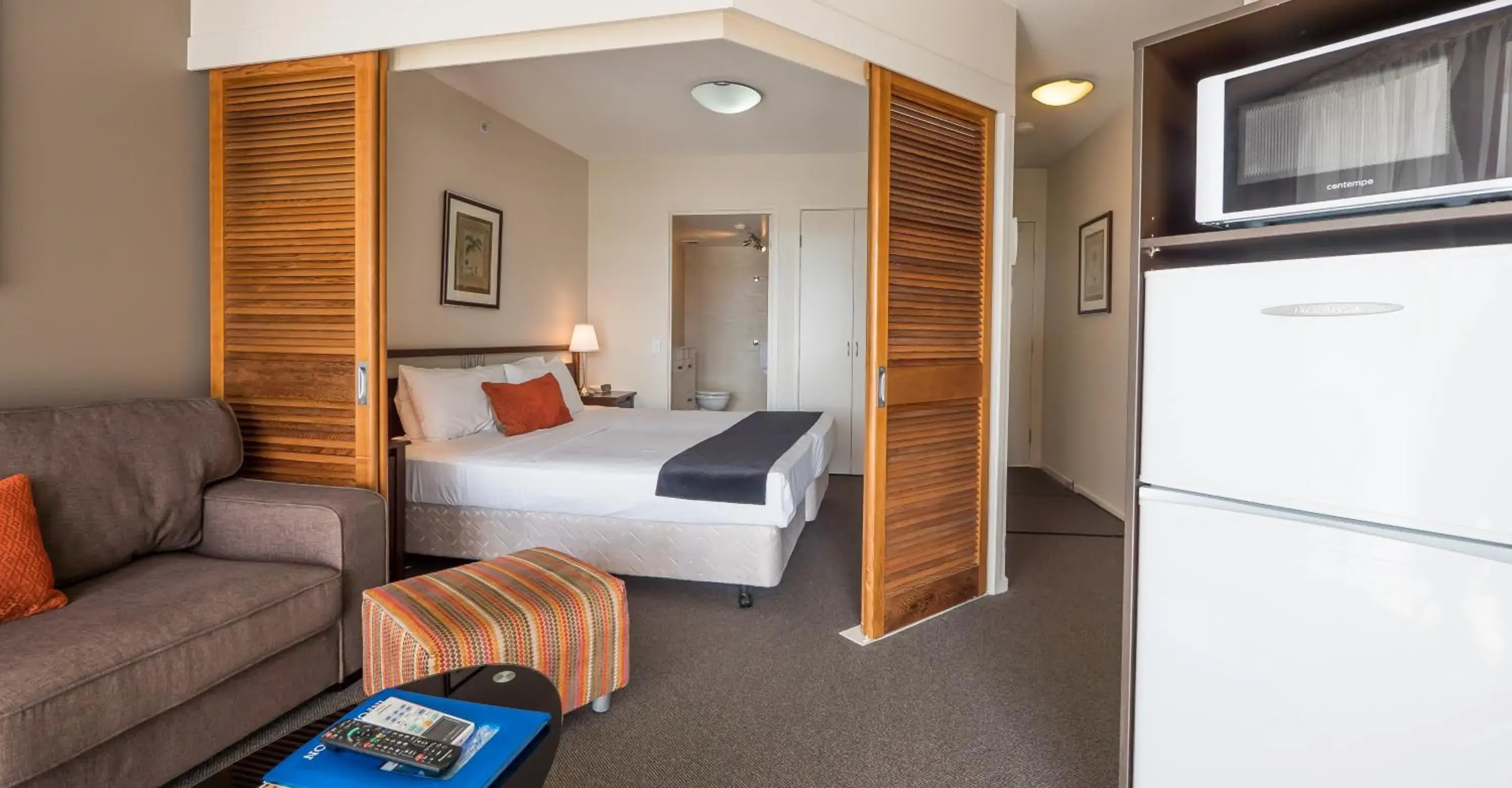 Renovated Studio with Spa Bath in Broadbeach Savannah Resort Renovated Studio with Spa Bath in Broadbeach Savannah Resort