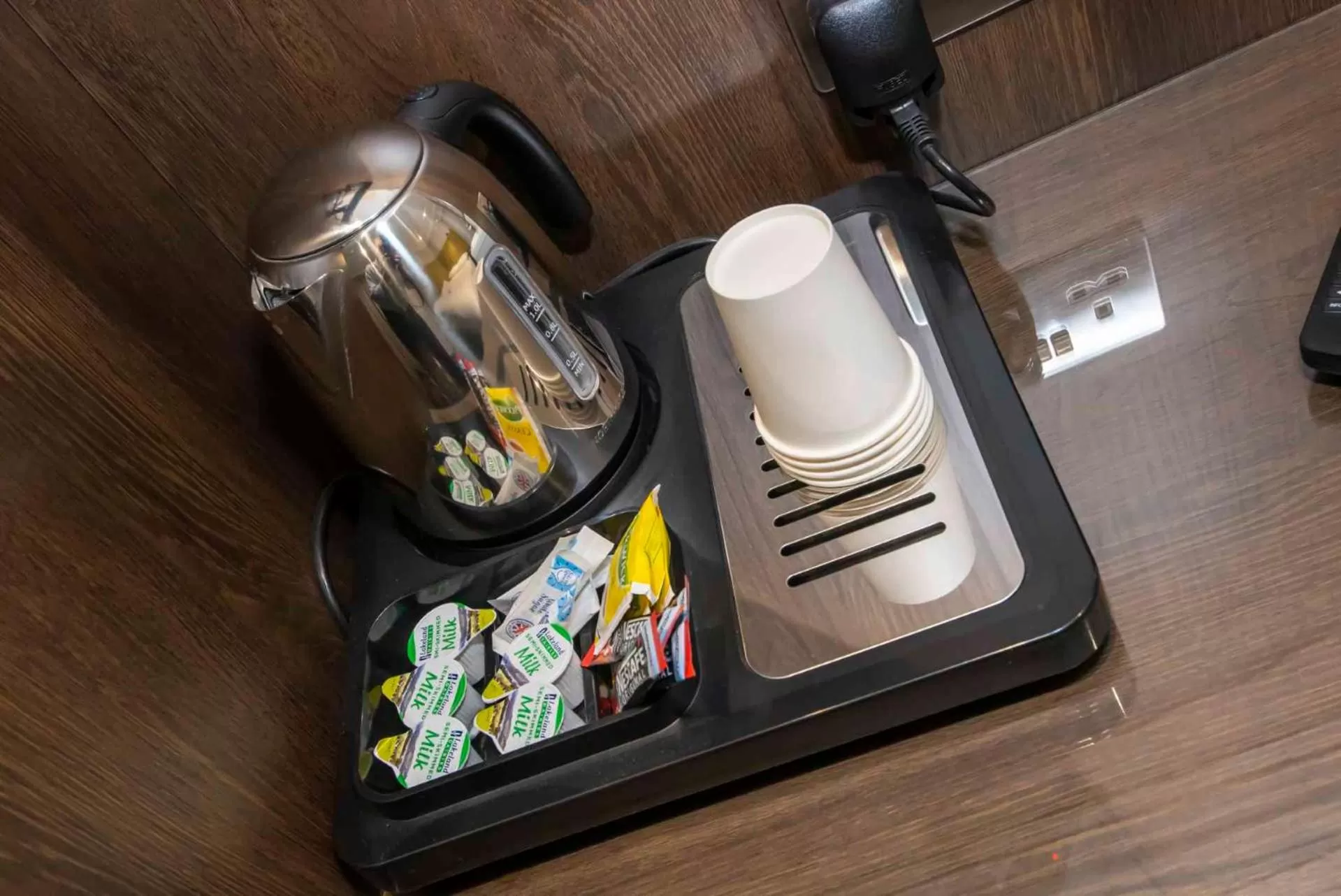 Coffee/tea facilities in Howard Winchester Hotel