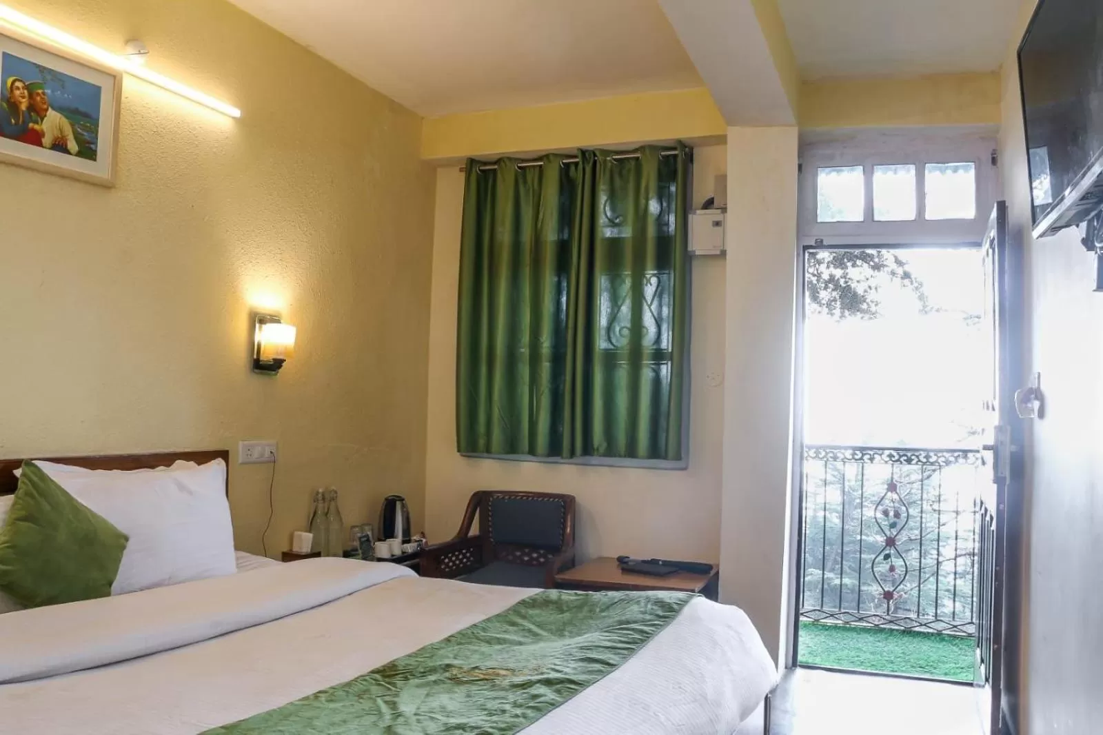 View (from property/room), Bed in Jakhu Vibes